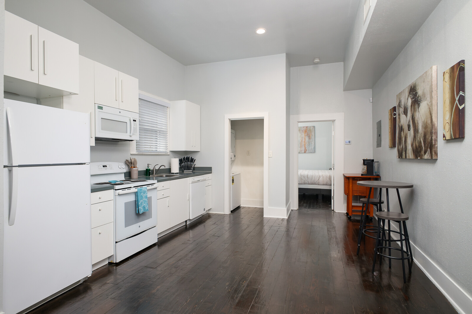210-940-4224 · Alamo District Furnished Hideaway photo 4
