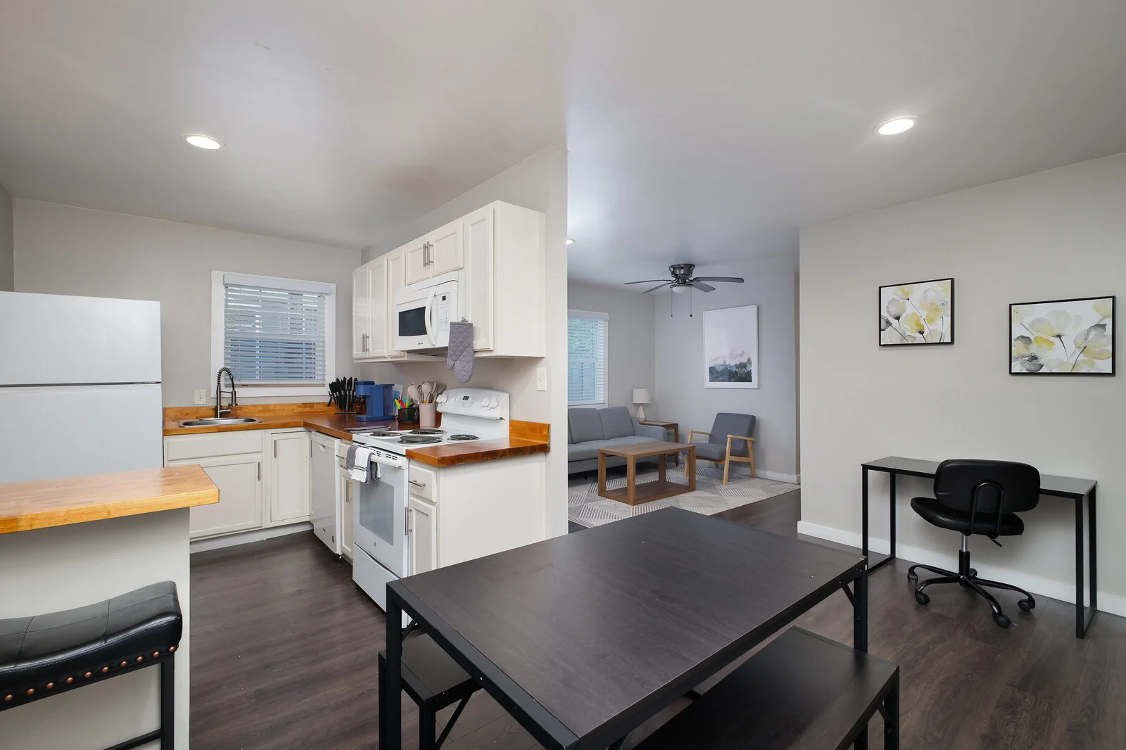 210-940-4224 · Fully Furnished Luxury Retreat photo 5