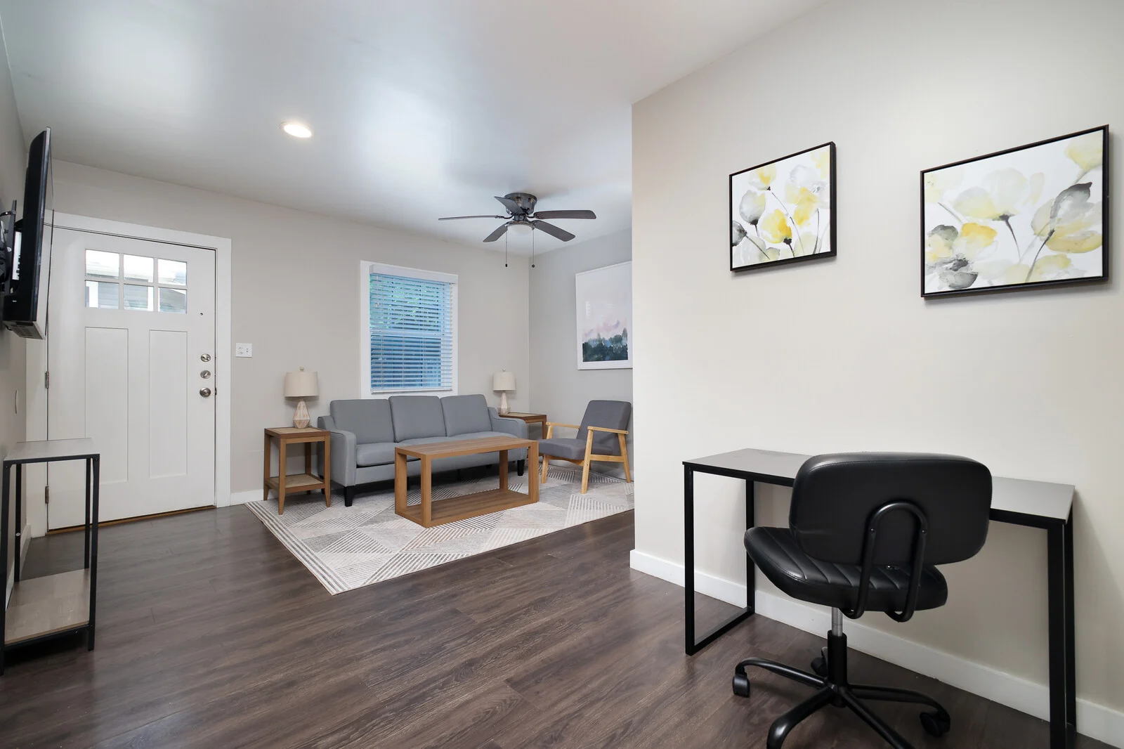 210-940-4224 · Fully Furnished Luxury Retreat photo 4