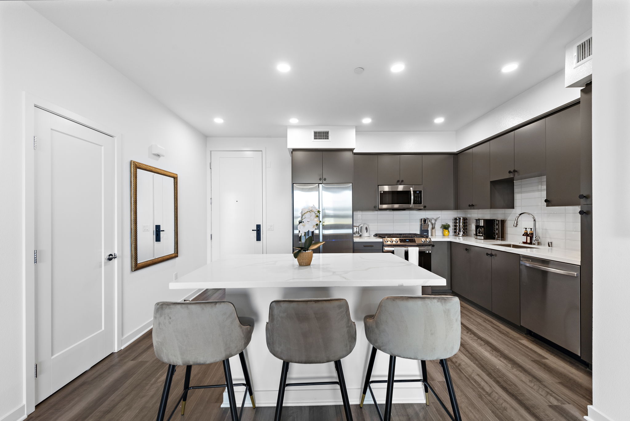 3 Bedroom Beauty Located in the heart of Irvine photo 3