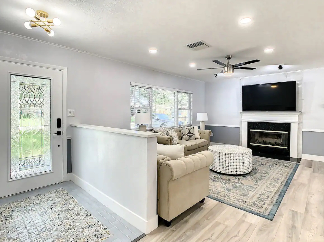 Luxury meets comfort at Clearwater POOL home photo 3