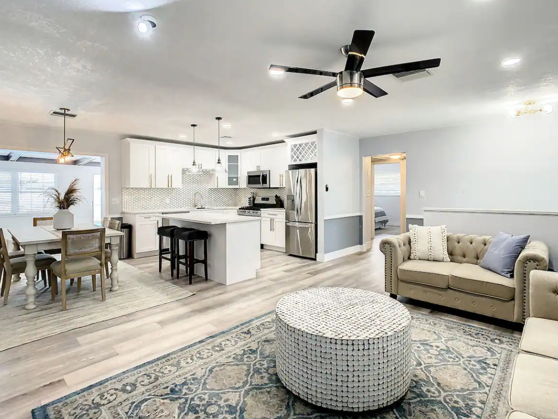 Luxury meets comfort at Clearwater POOL home photo 4
