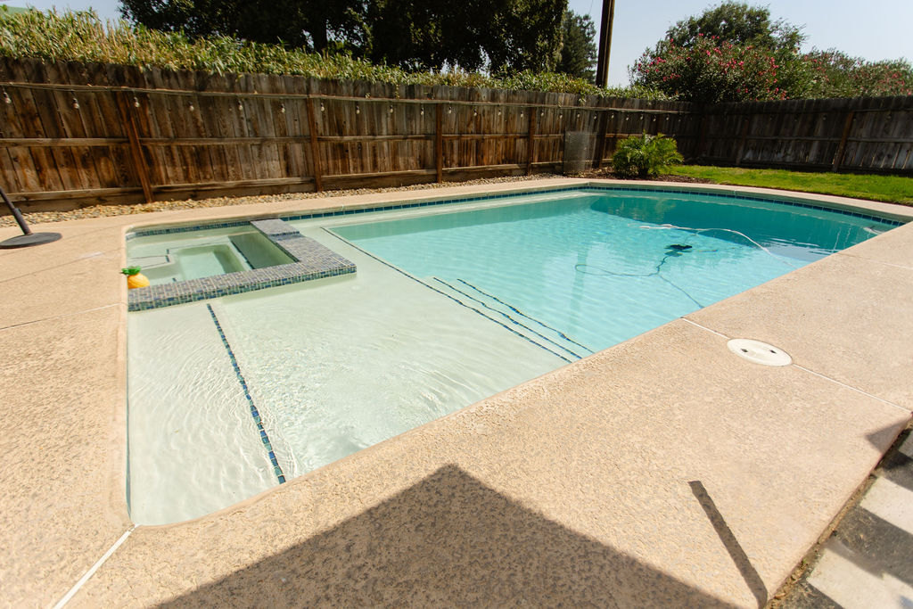 Cozy 2/2 (King, Queen & Twin) dog friendly, w pool photo 5