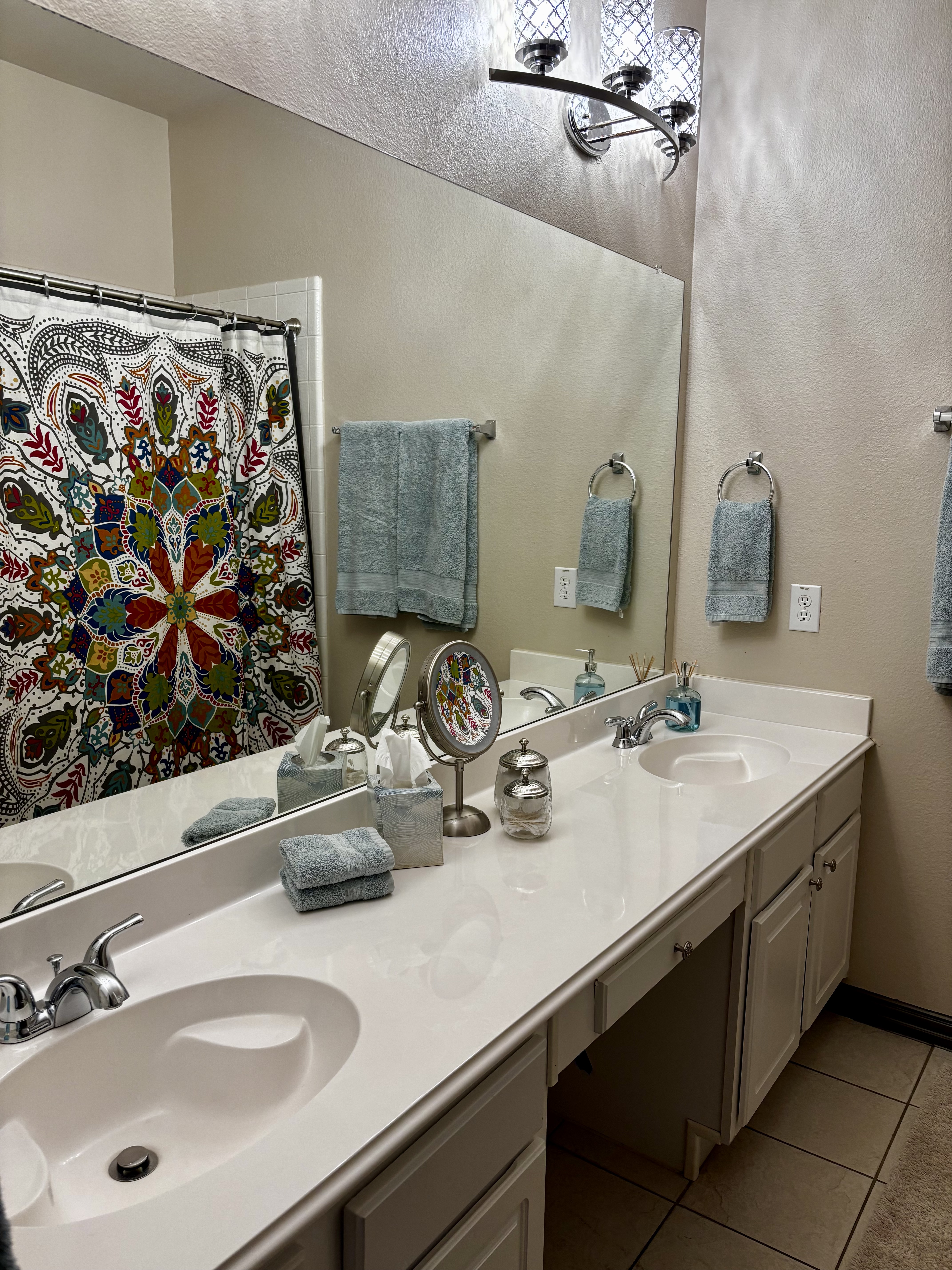 Elegant 2-Bedroom Suite on Golf Course photo 2