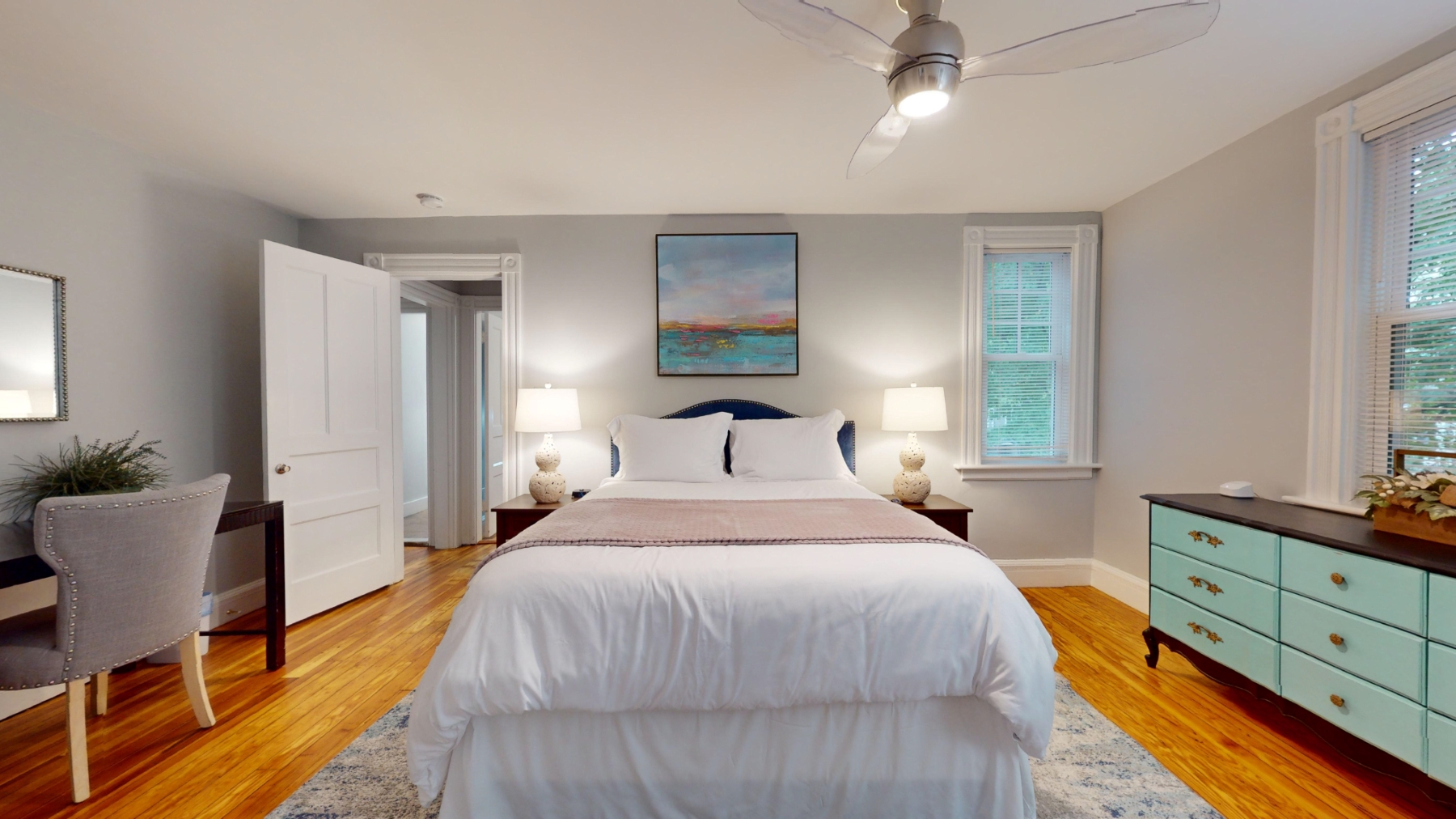  Furnished, Charming 3Bed Top-Floor Victorian Unit photo 3