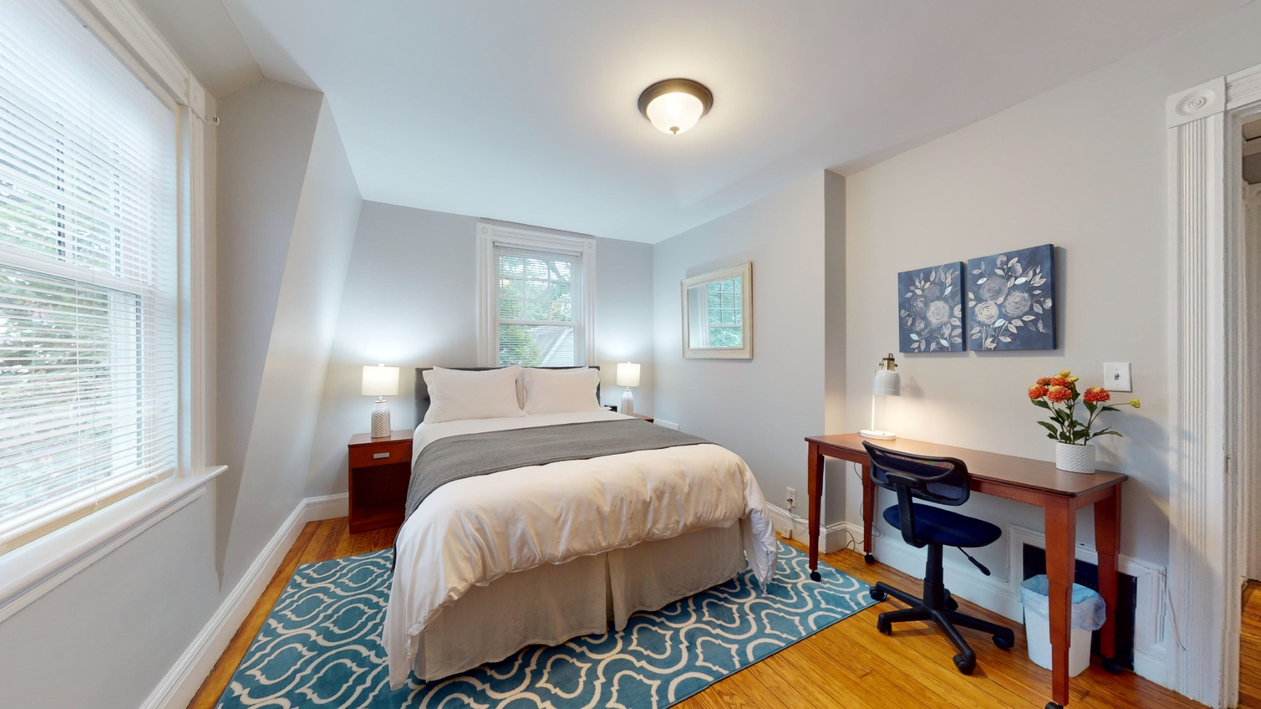  Furnished, Charming 3Bed Top-Floor Victorian Unit photo 4