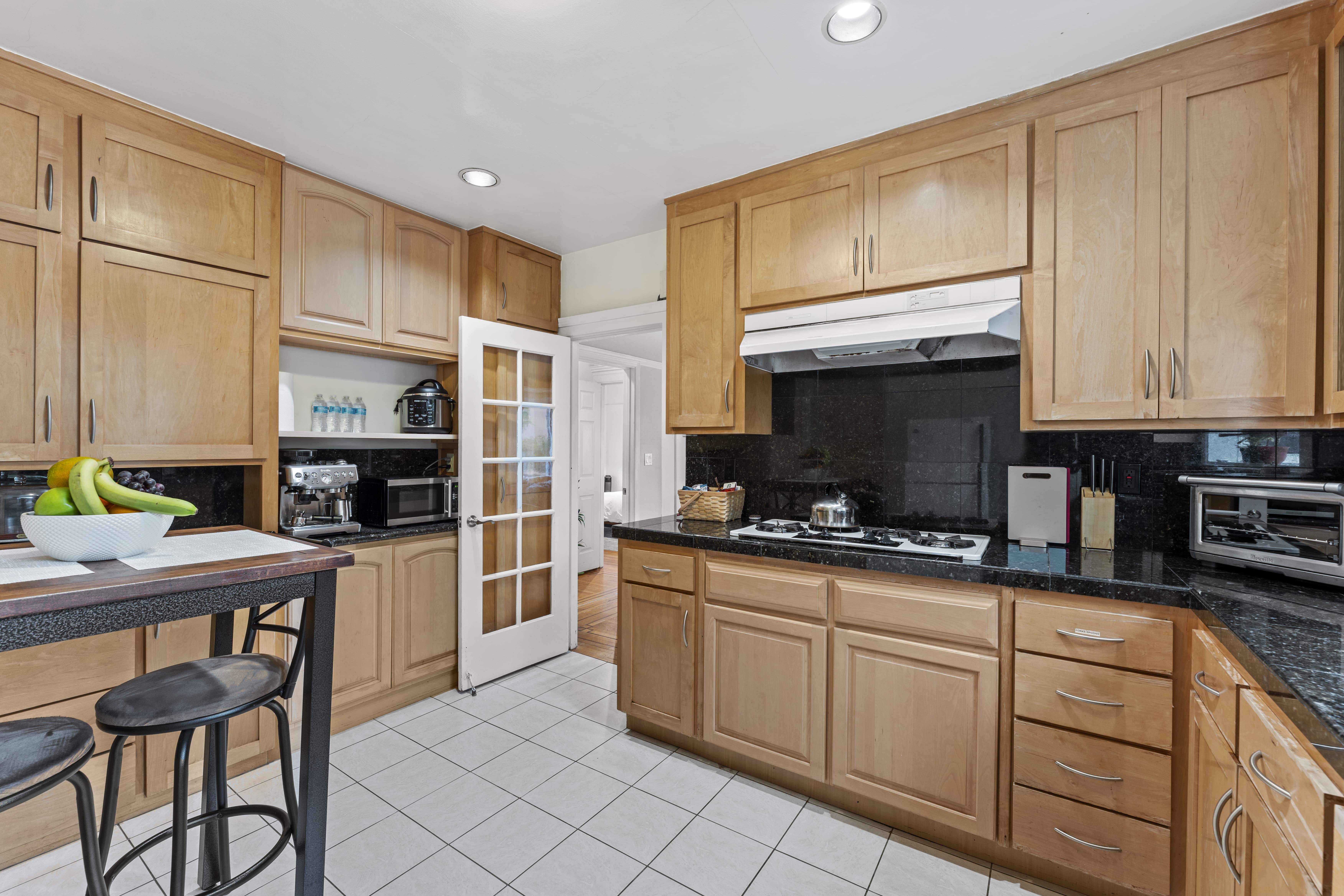 Spacious 1BR/1 BA Guest Suite with Kitchen photo 5
