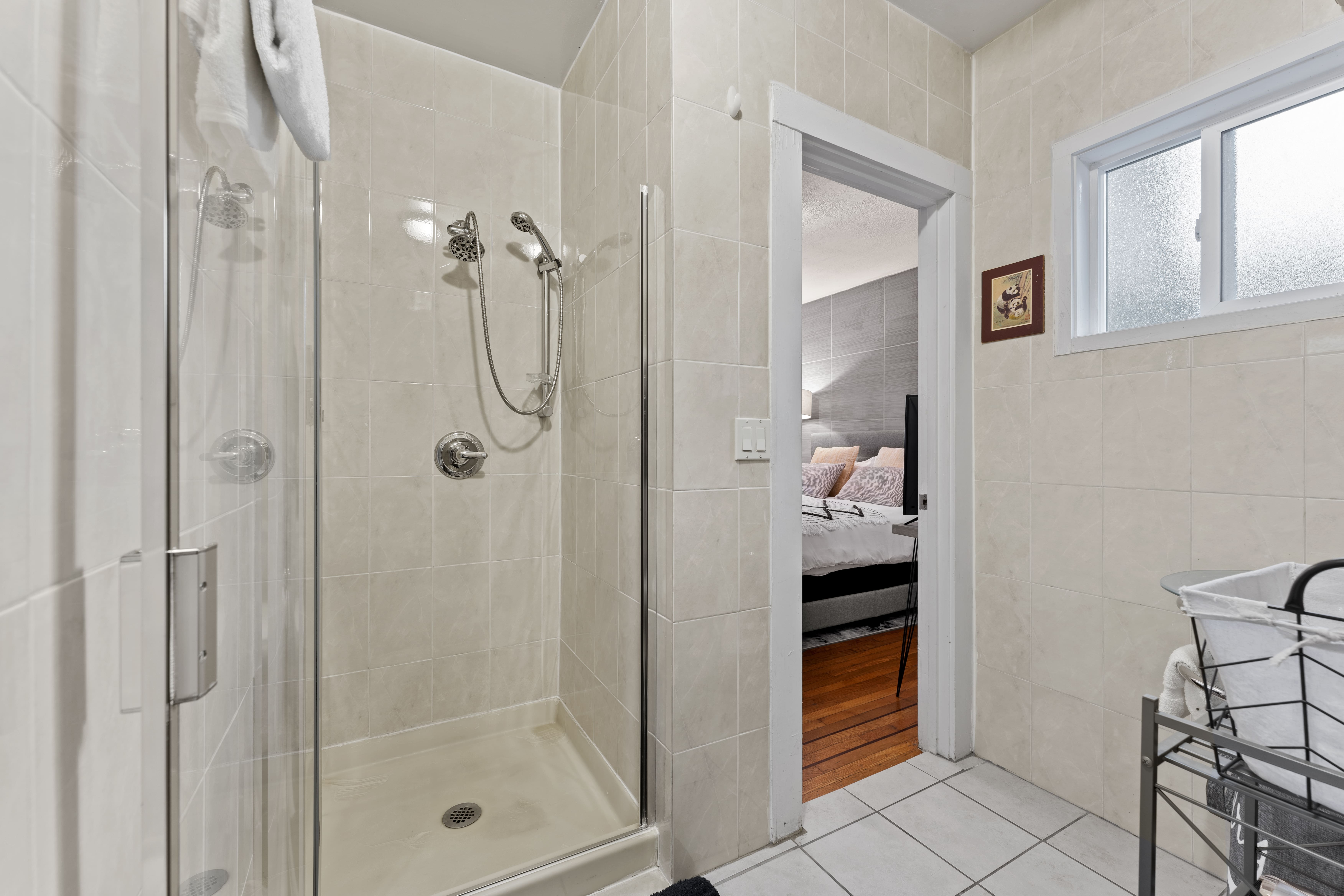 Studio, VERY CLEAN, Hotel-feels, en-suite. photo 5