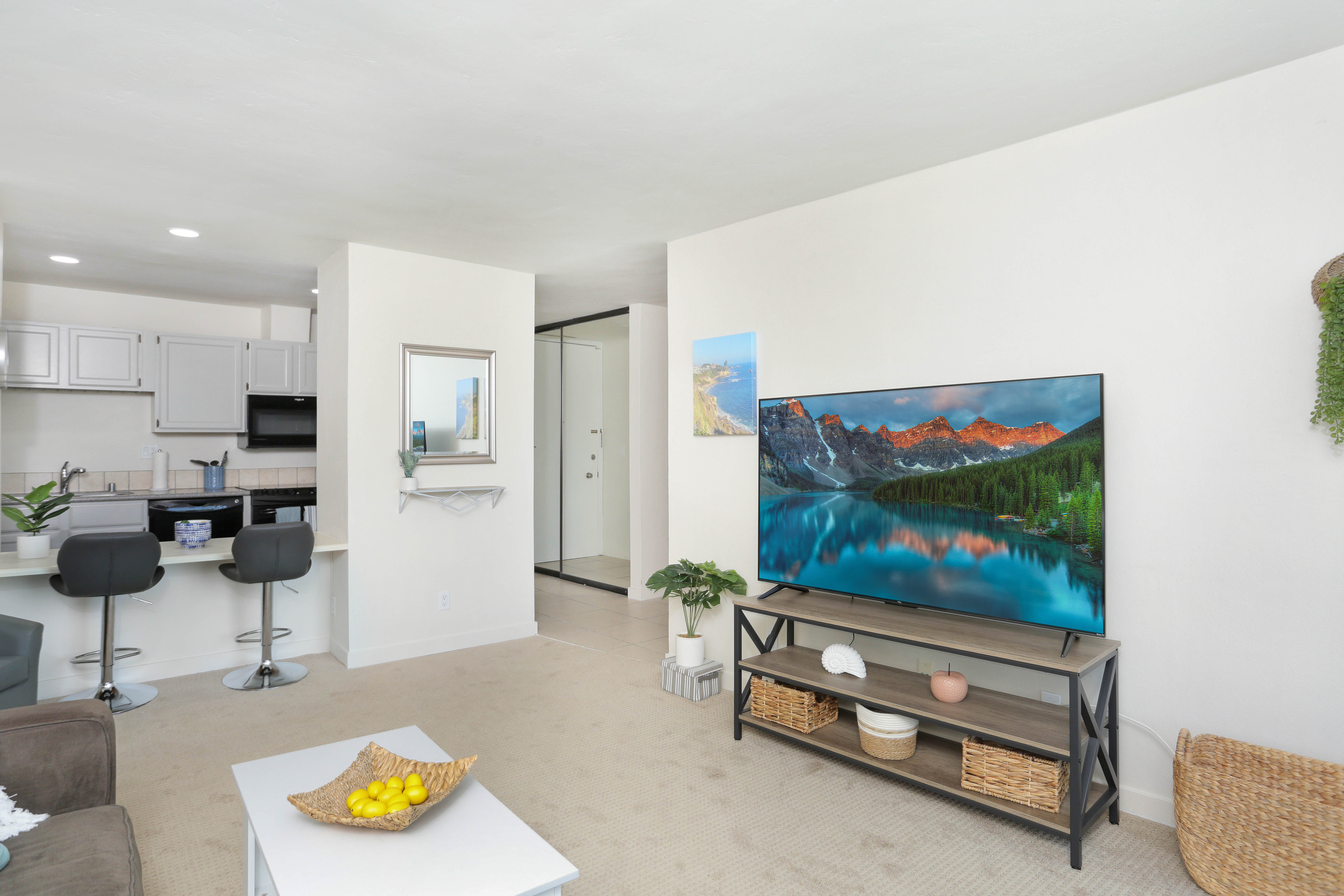 Sunny 1 BR | W/D| Pool | Resort Amenities photo 4