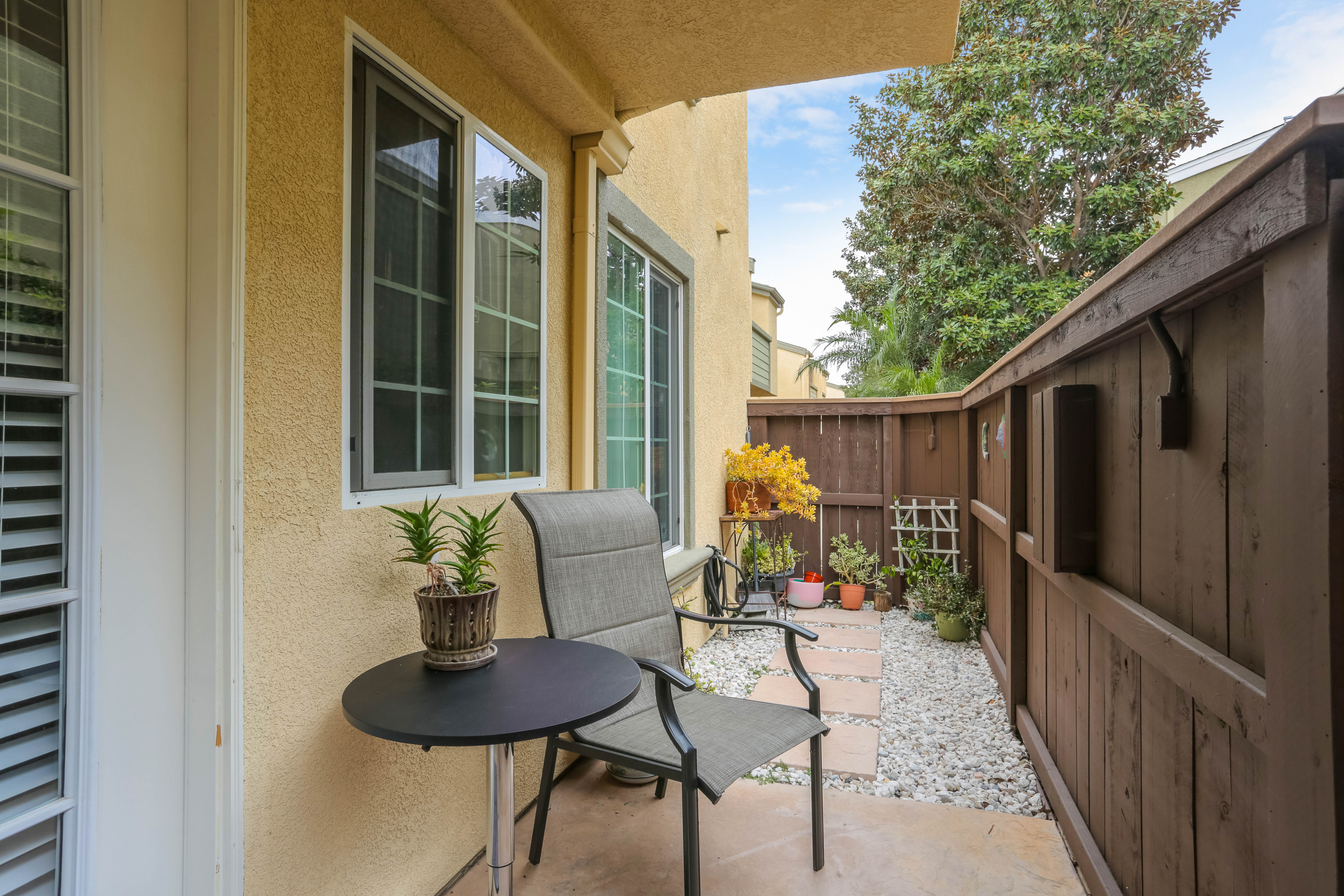 Quiet 1BR Condo– Parking, Washer/Dryer, Pets OK photo 5