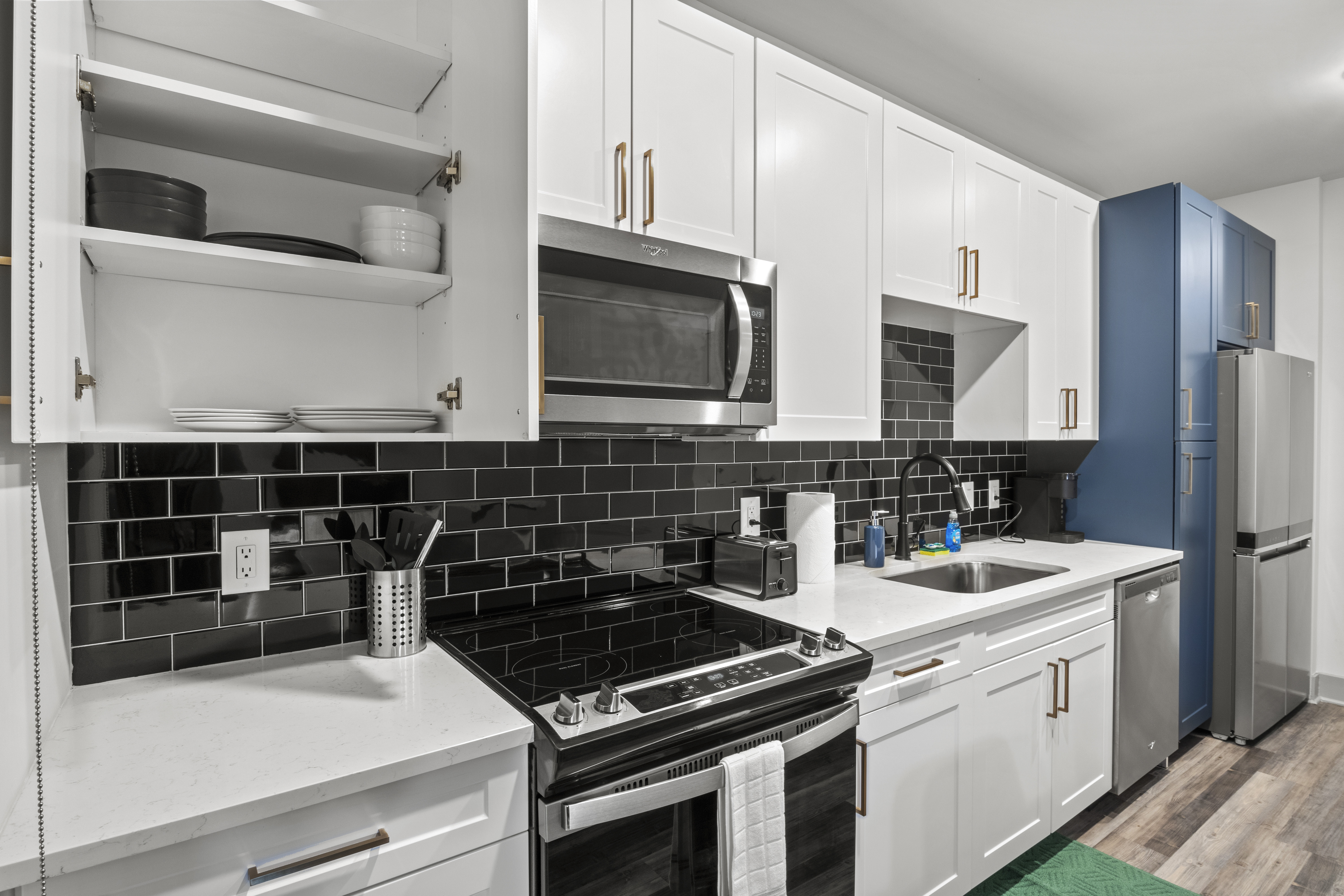 Luxury Apartment, Min to Dt, Gym, Pool, City views photo 4