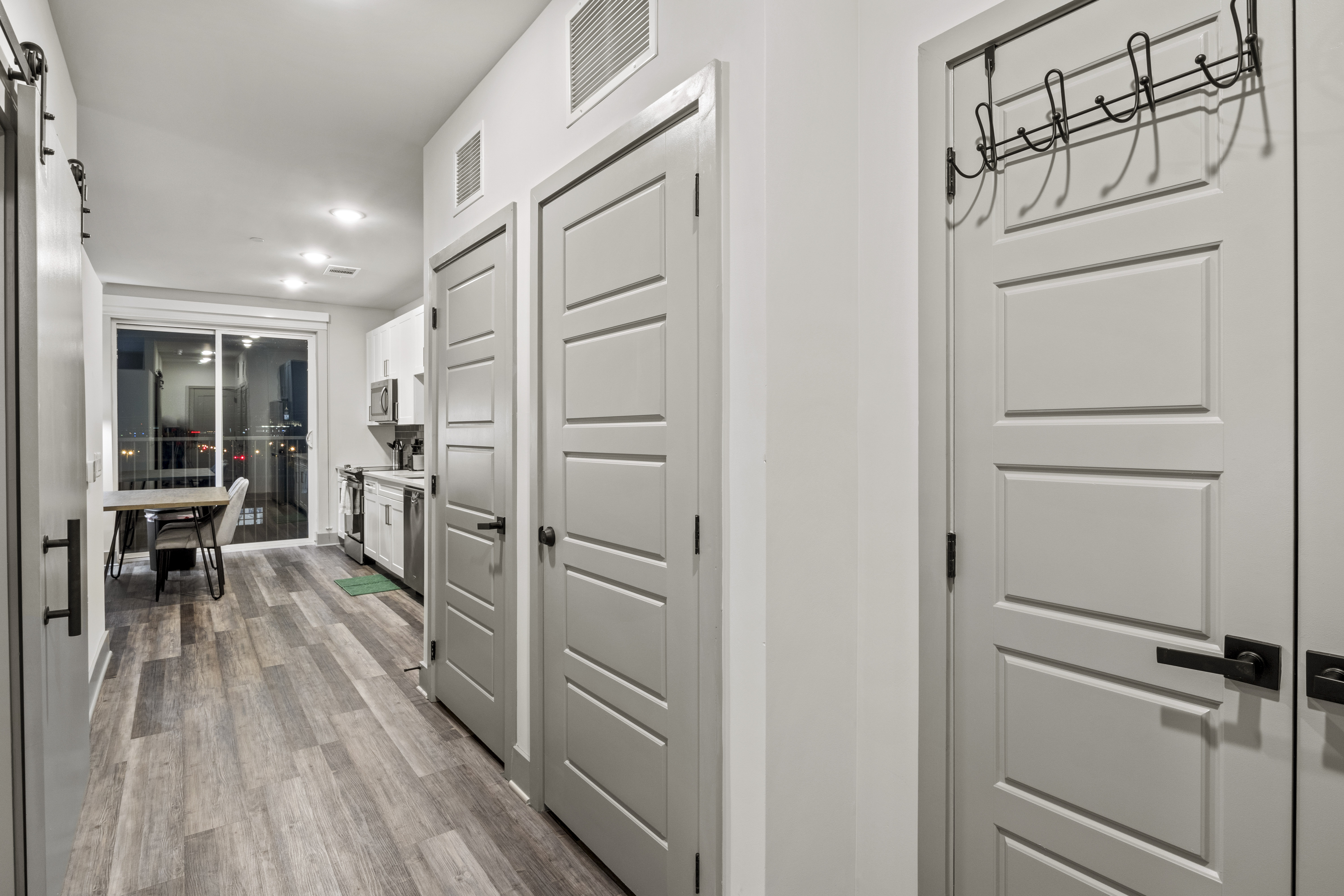 Luxury Apartment, Min to Dt, Gym, Pool, City views photo 5