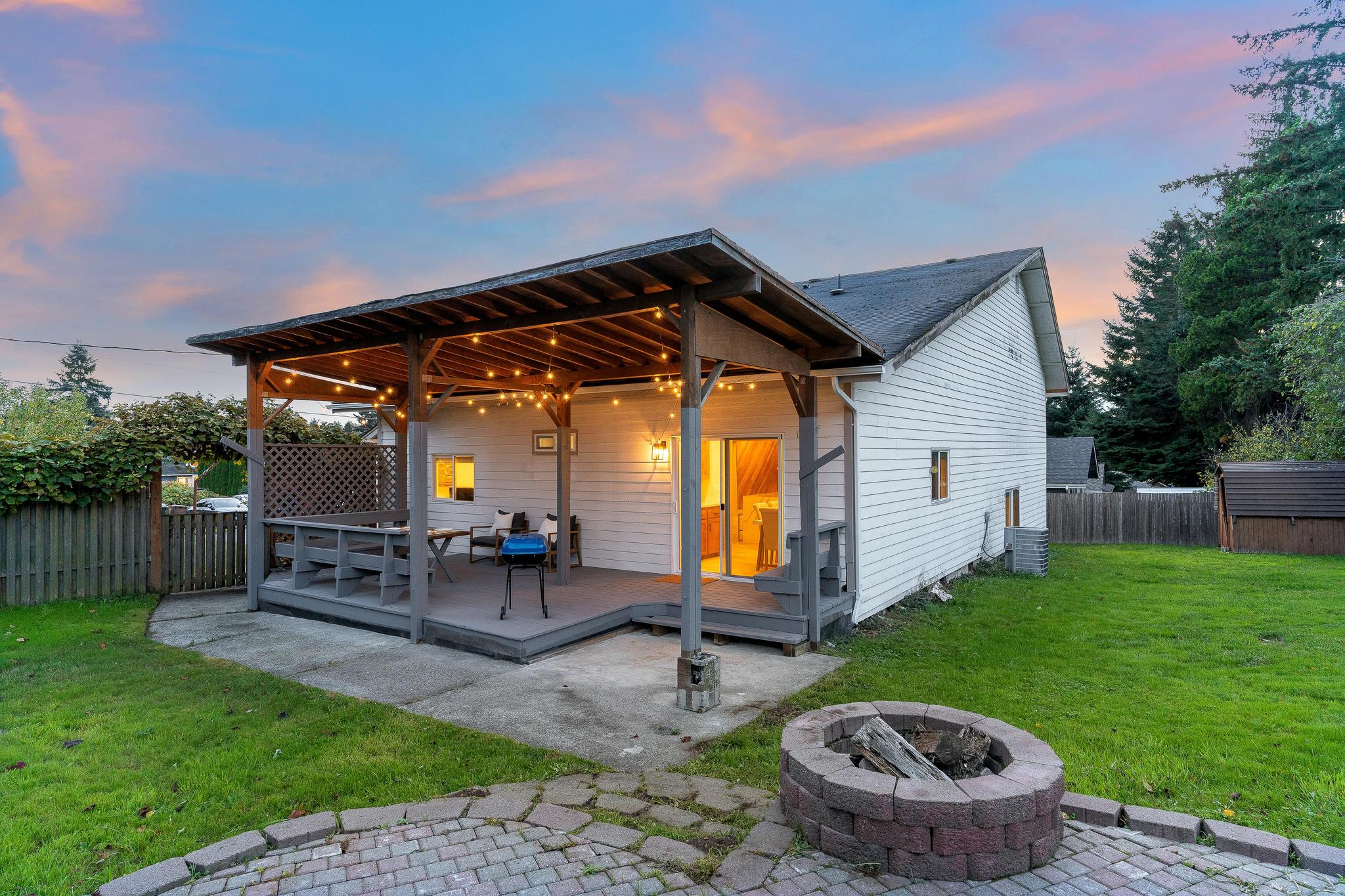 The NorthWest Vibes 6bd/3ba w/GameRoom Covered Str photo 5