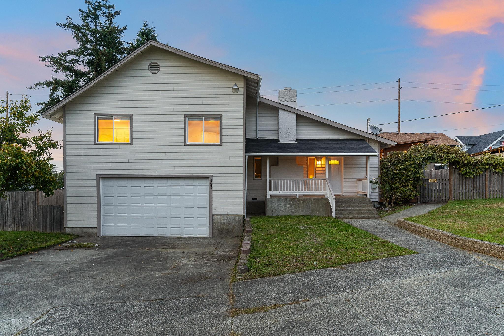 The NorthWest Vibes 6bd/3ba w/GameRoom Covered Str photo 2