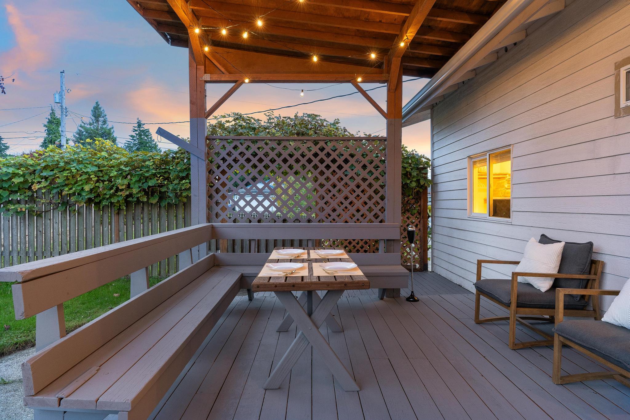 The NorthWest Vibes 6bd/3ba w/GameRoom Covered Str photo 4