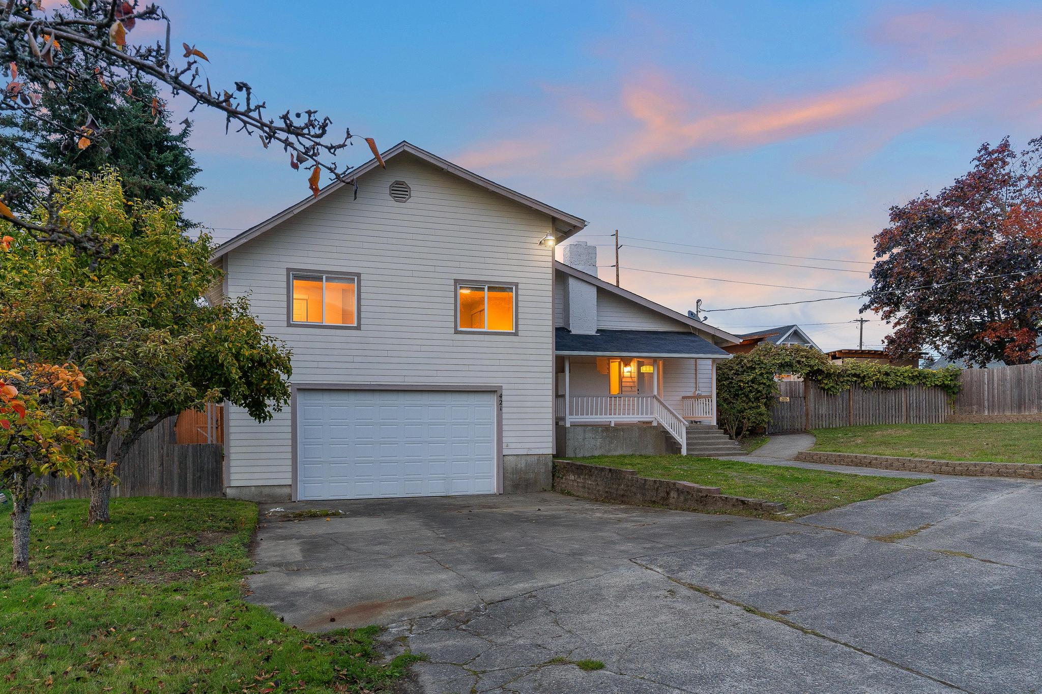 The NorthWest Vibes 6bd/3ba w/GameRoom Covered Str photo 3