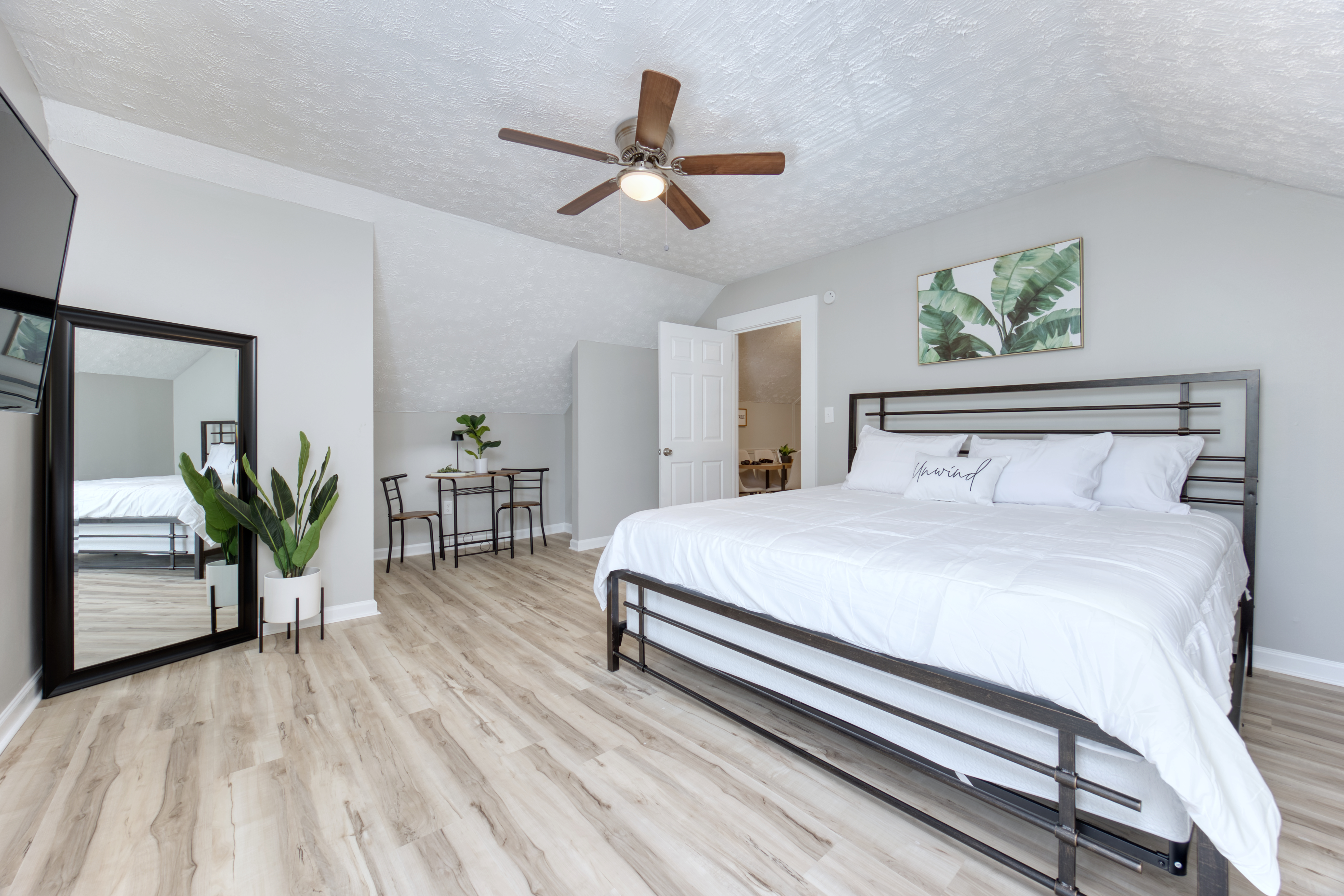 Luxury Apartment Downtown, 15 mins to Fort Benning photo 2