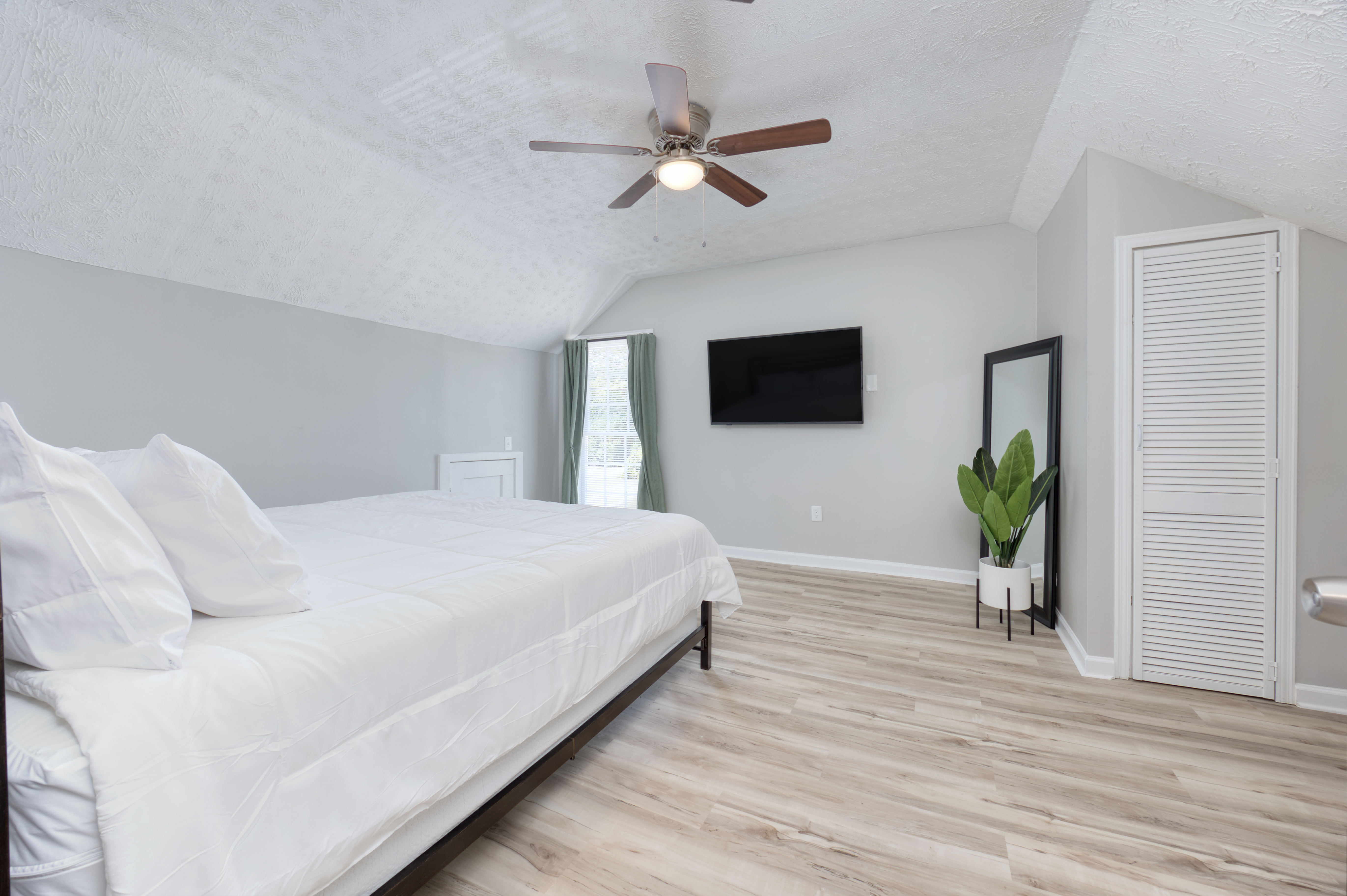 Luxury Apartment Downtown, 15 mins to Fort Benning photo 3