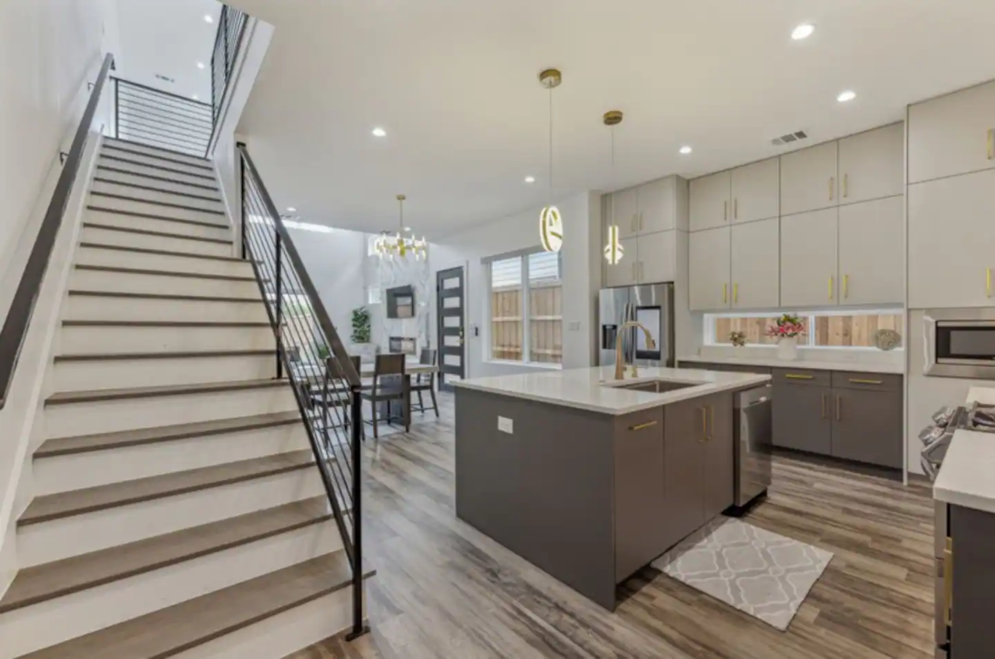 Upscale Townhome: Uptown, AA Center, Design Distrt photo 2