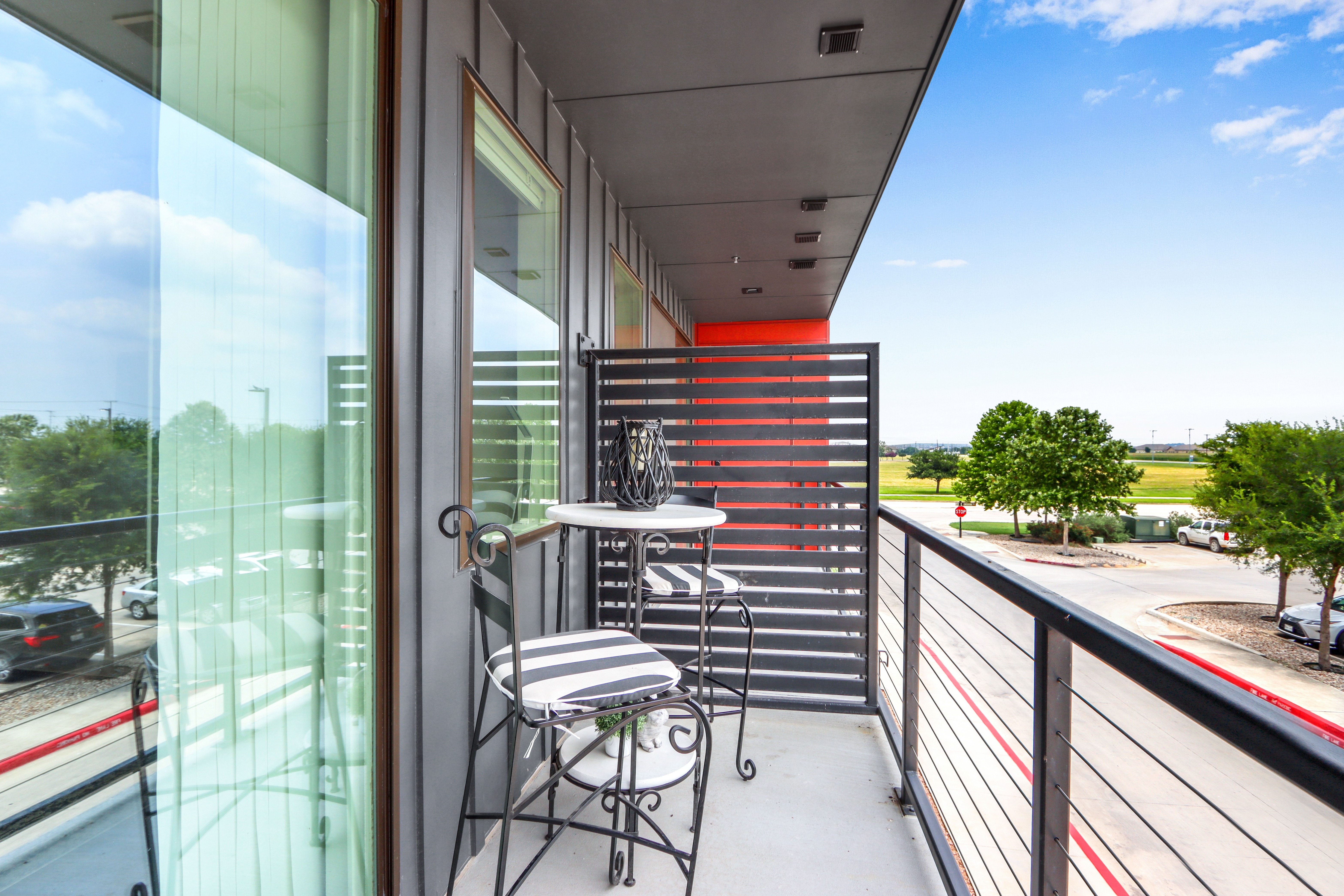 Beautifully Modern Condo in the City Center photo 5