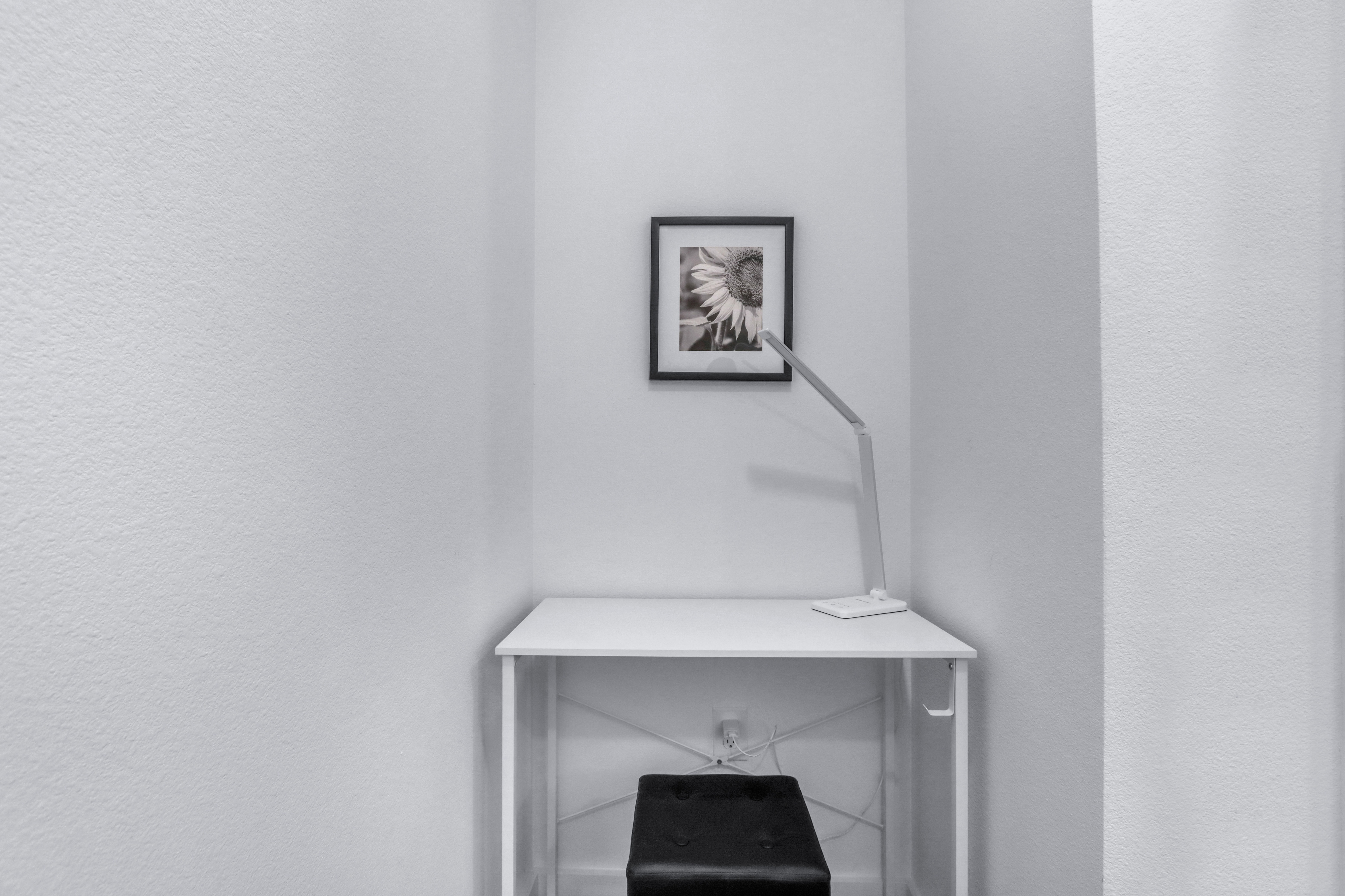 Beautifully Modern Condo in the City Center photo 3