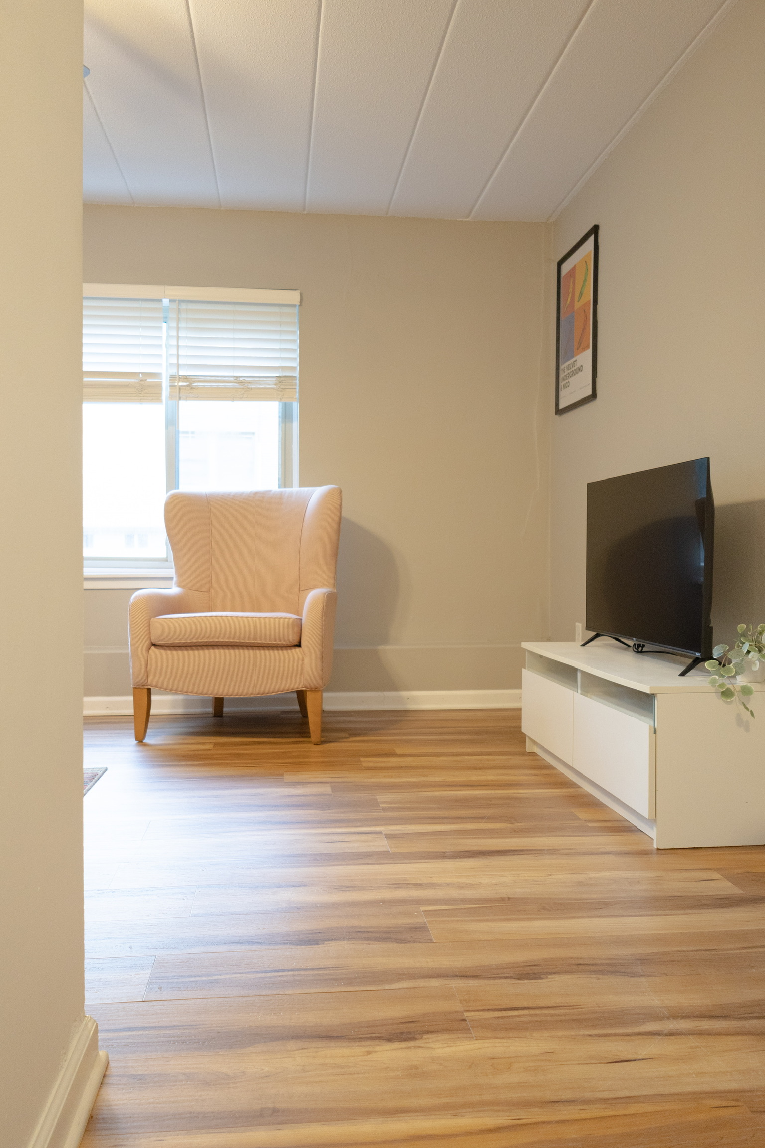 Centrally located Minneapolis unit W/ Rental car photo 3