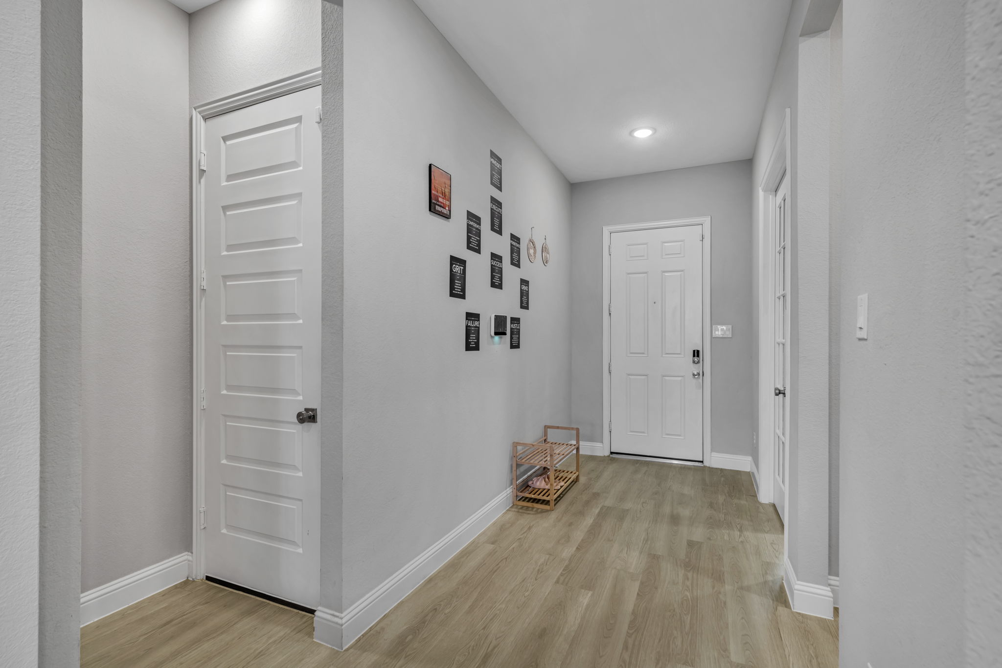 Luxury 6-Bedroom Retreat with Modern Amenities photo 3