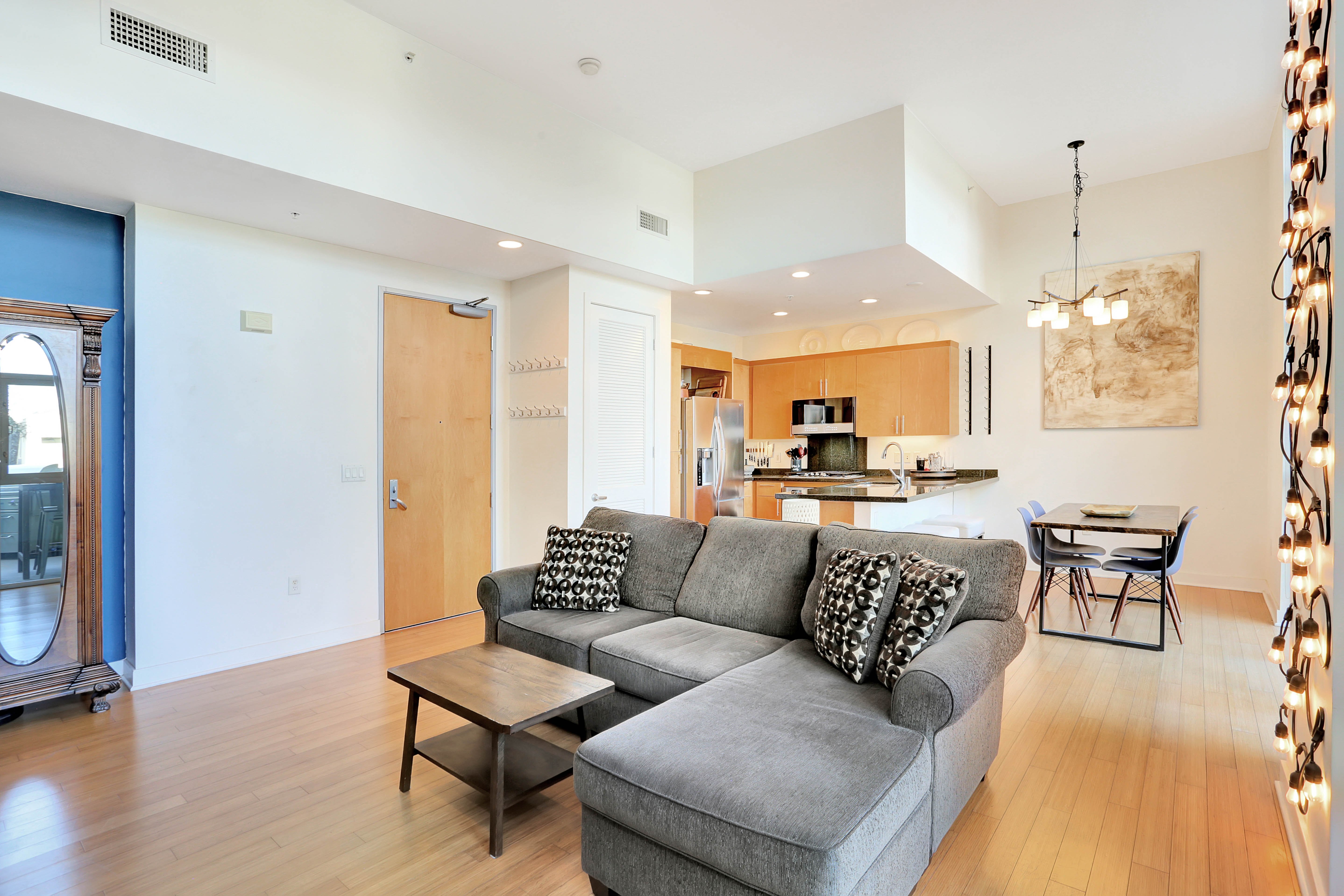 Remodeled 1BR Condo | Patio | W/D | Hillcrest photo 3