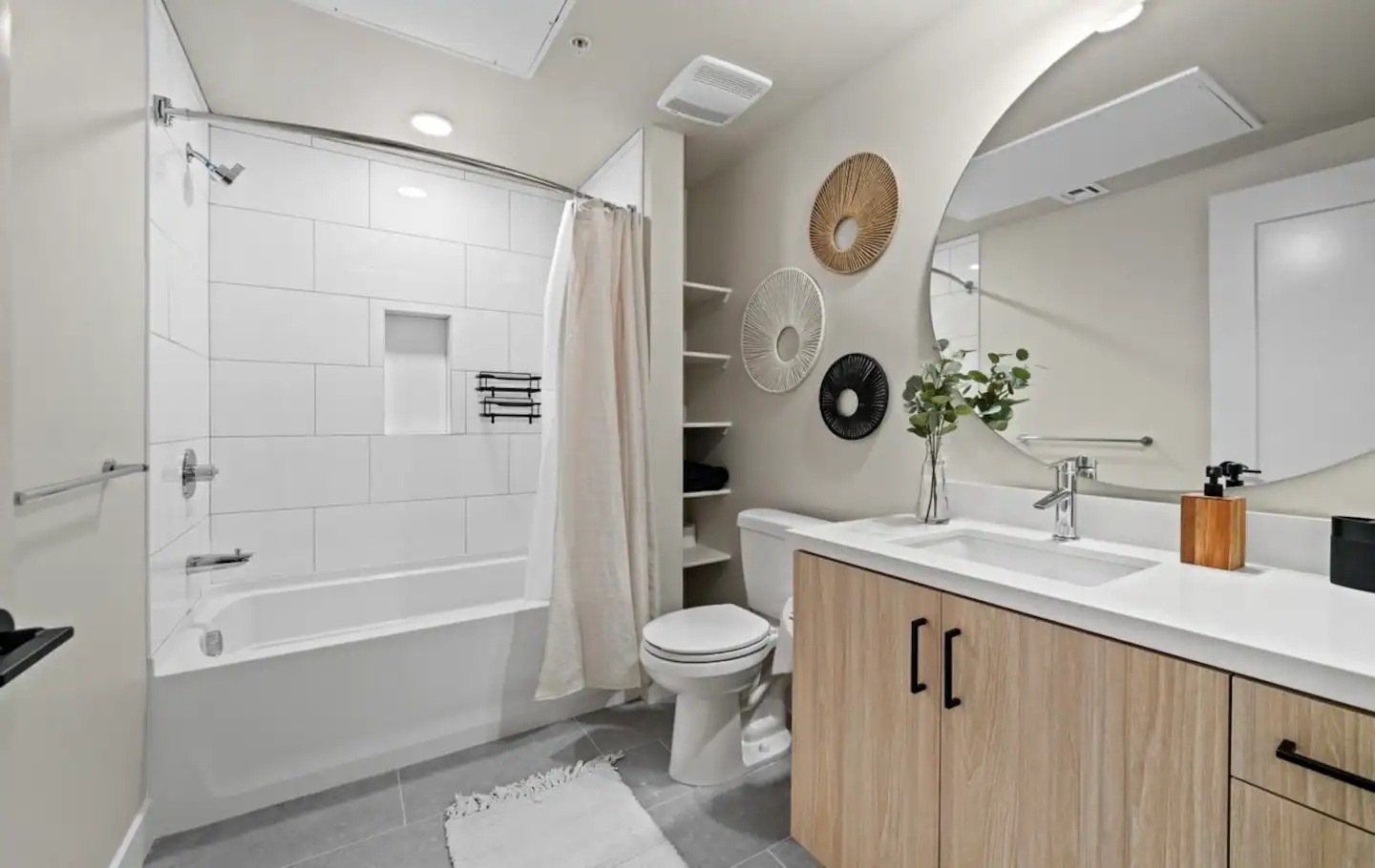 Irvine Luxury & Modern Home photo 3