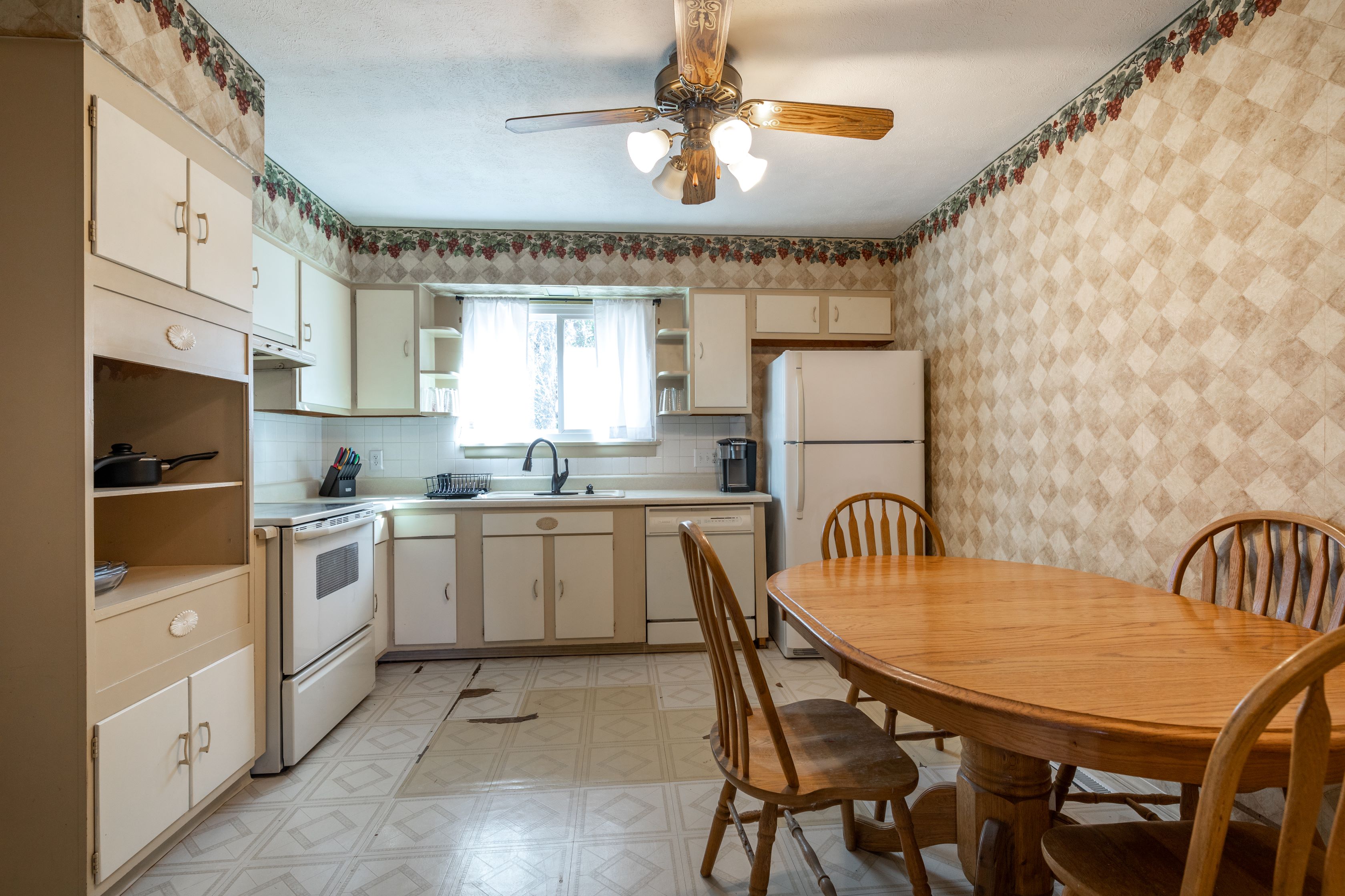 Pet Friendly Home close to Mercy, MSU and Bass Pro photo 4