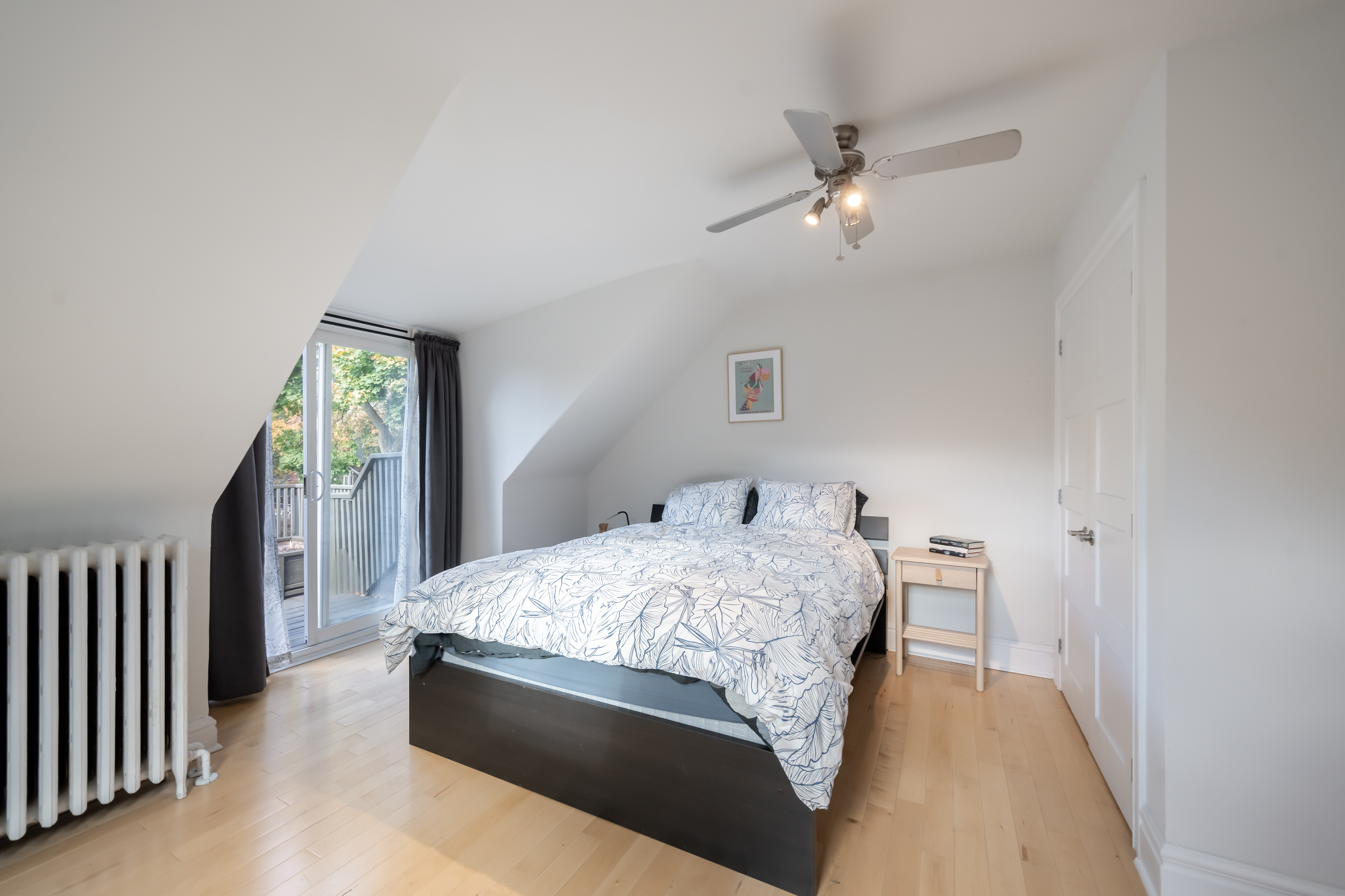 Furnished Spacious 1BR w/ King BD, Yard, Subway photo 2
