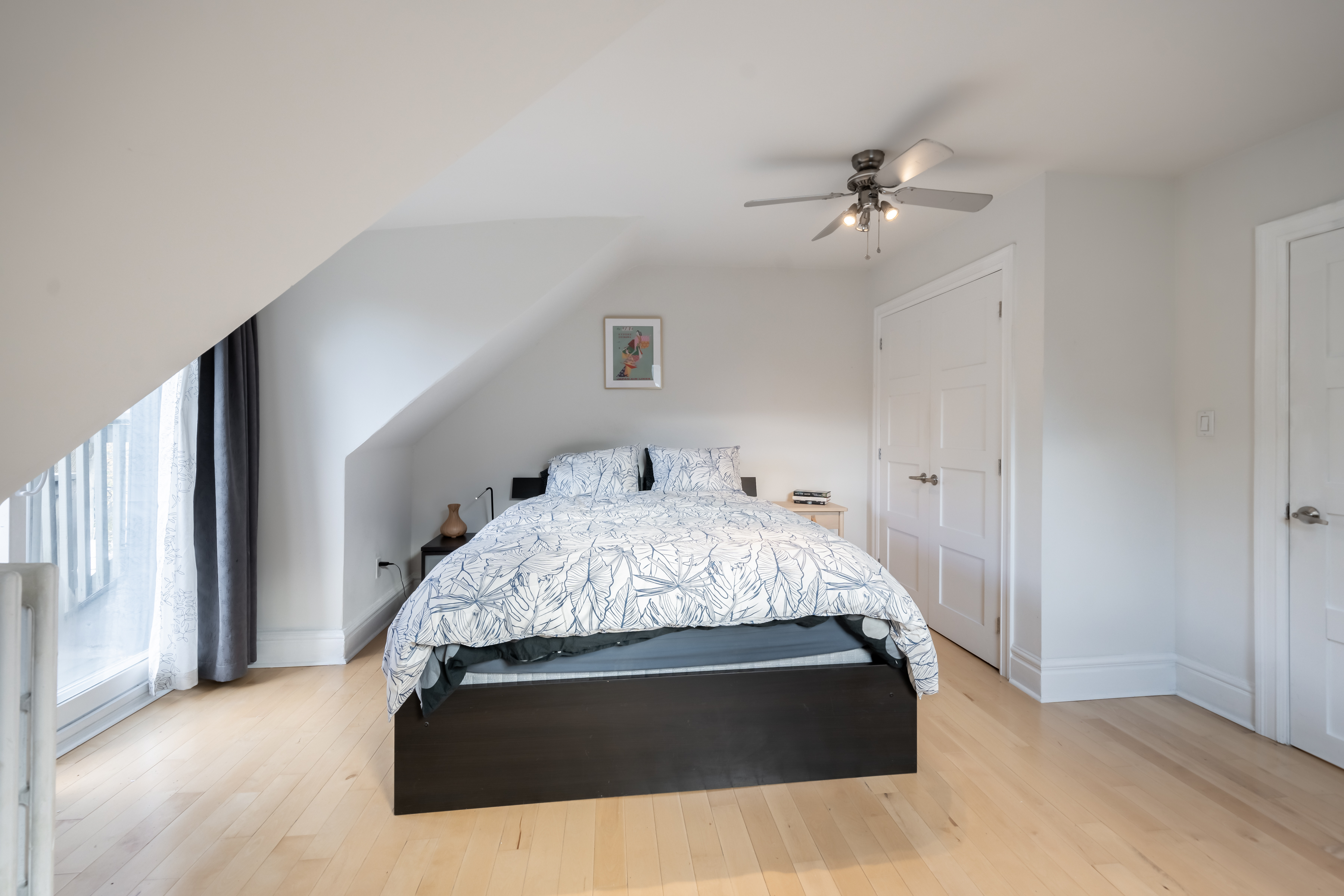 Furnished Spacious 1BR w/ King BD, Yard, Subway photo 3