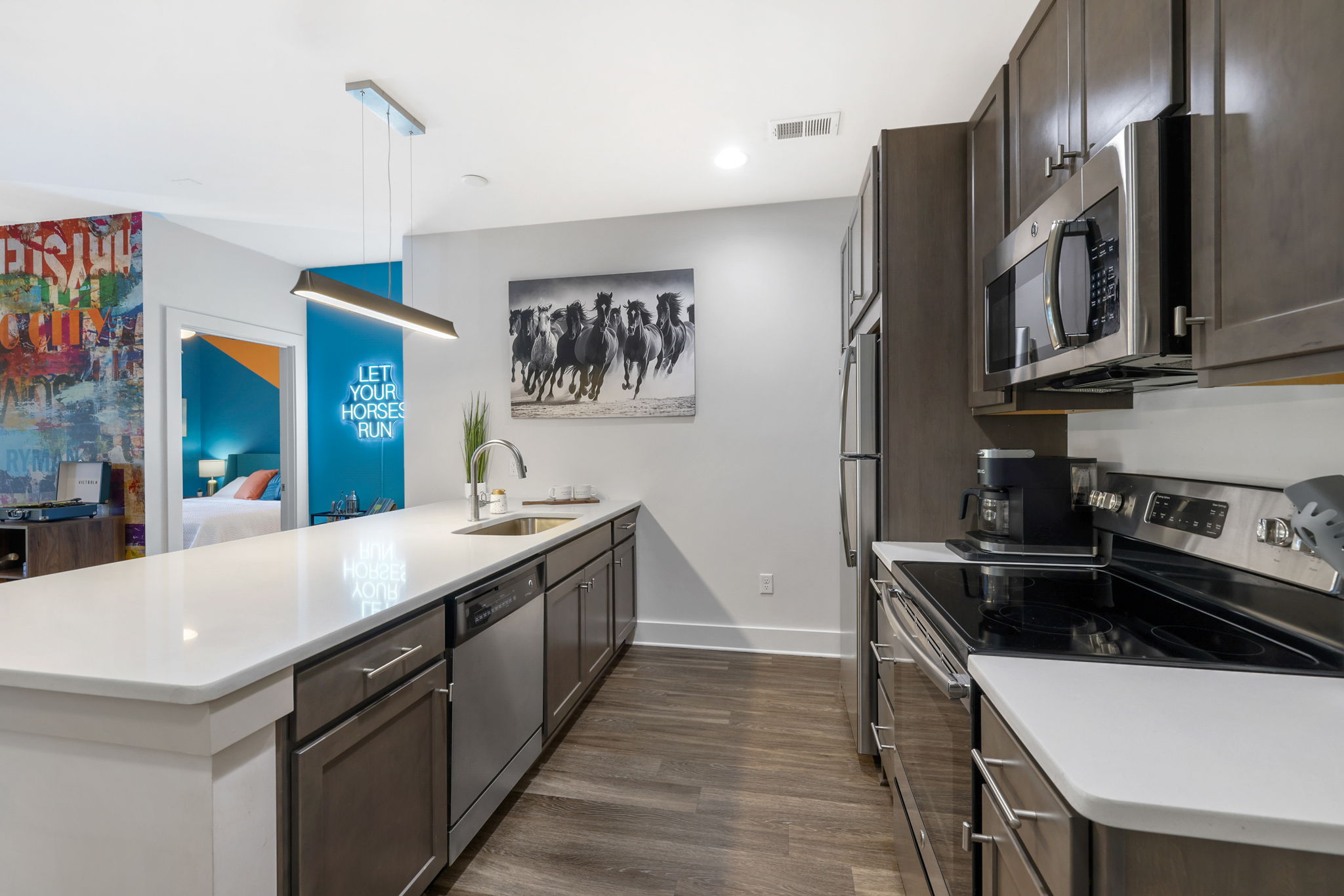 Cozy, comfy condo near Opry. Free parking! photo 4