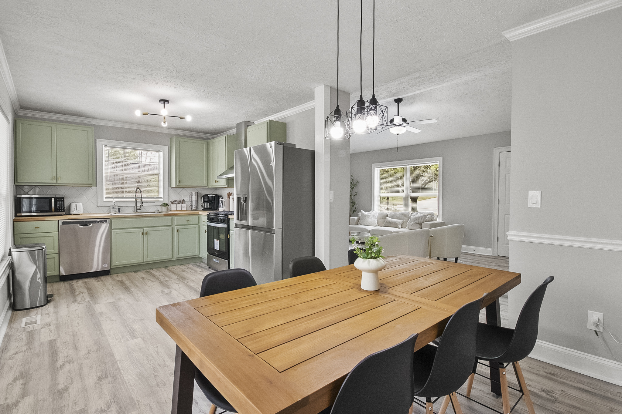 Spacious Home|3BR Q beds|30min-ATL Near Shops! photo 2
