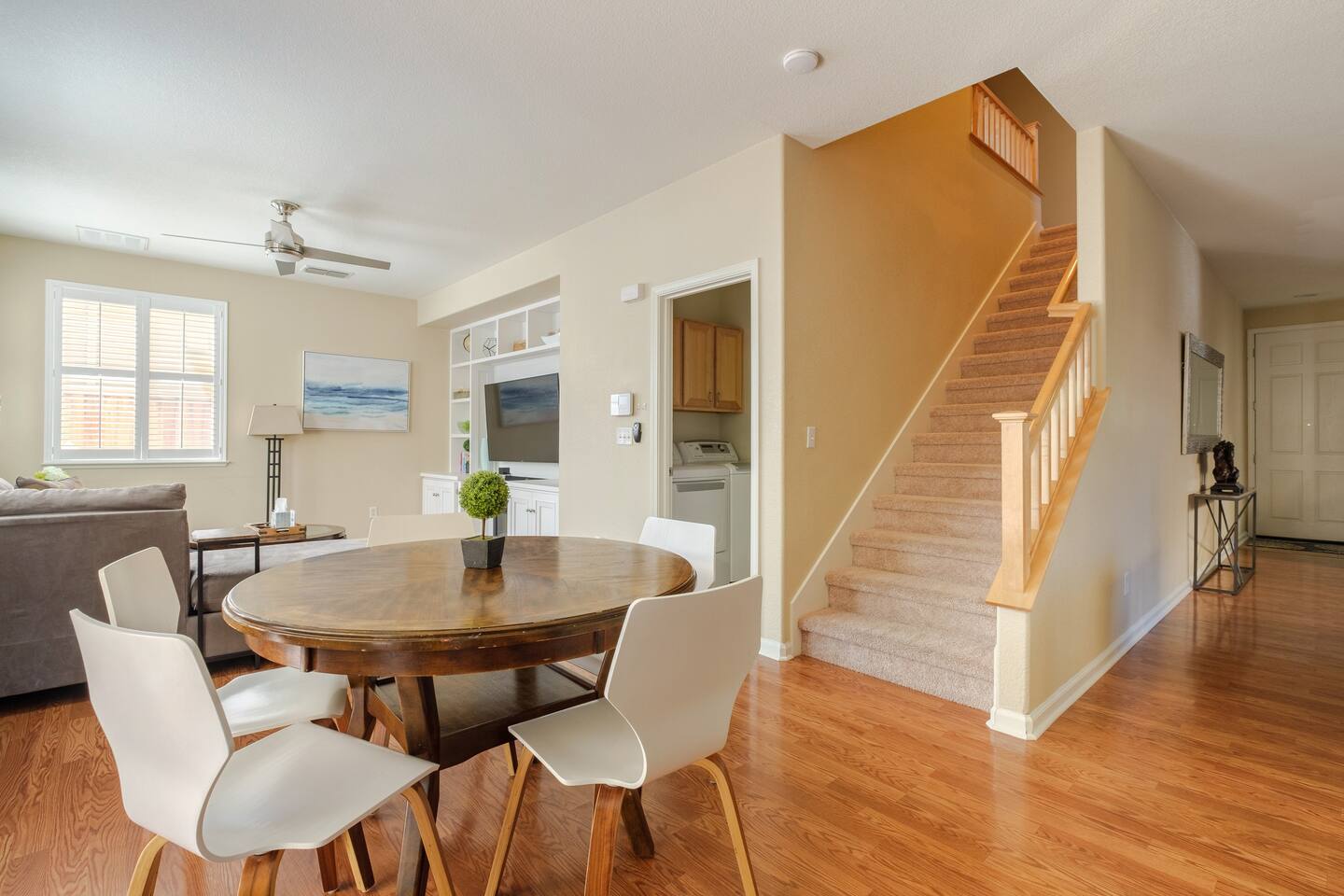 Spacious 4-Bedroom Modern Retreat Near Everything! photo 4