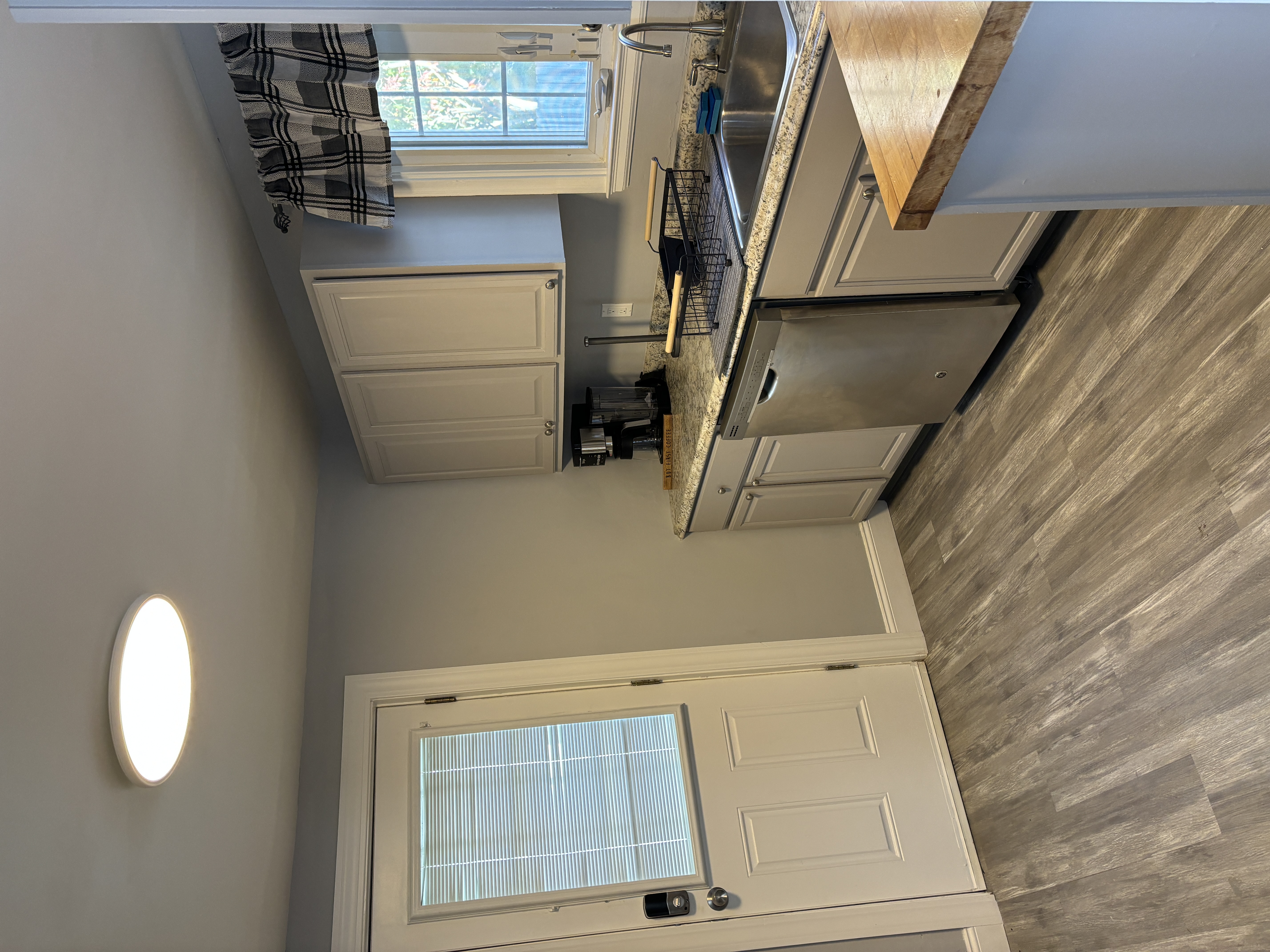 Completely renovate 3 bedroom furnished house photo 5