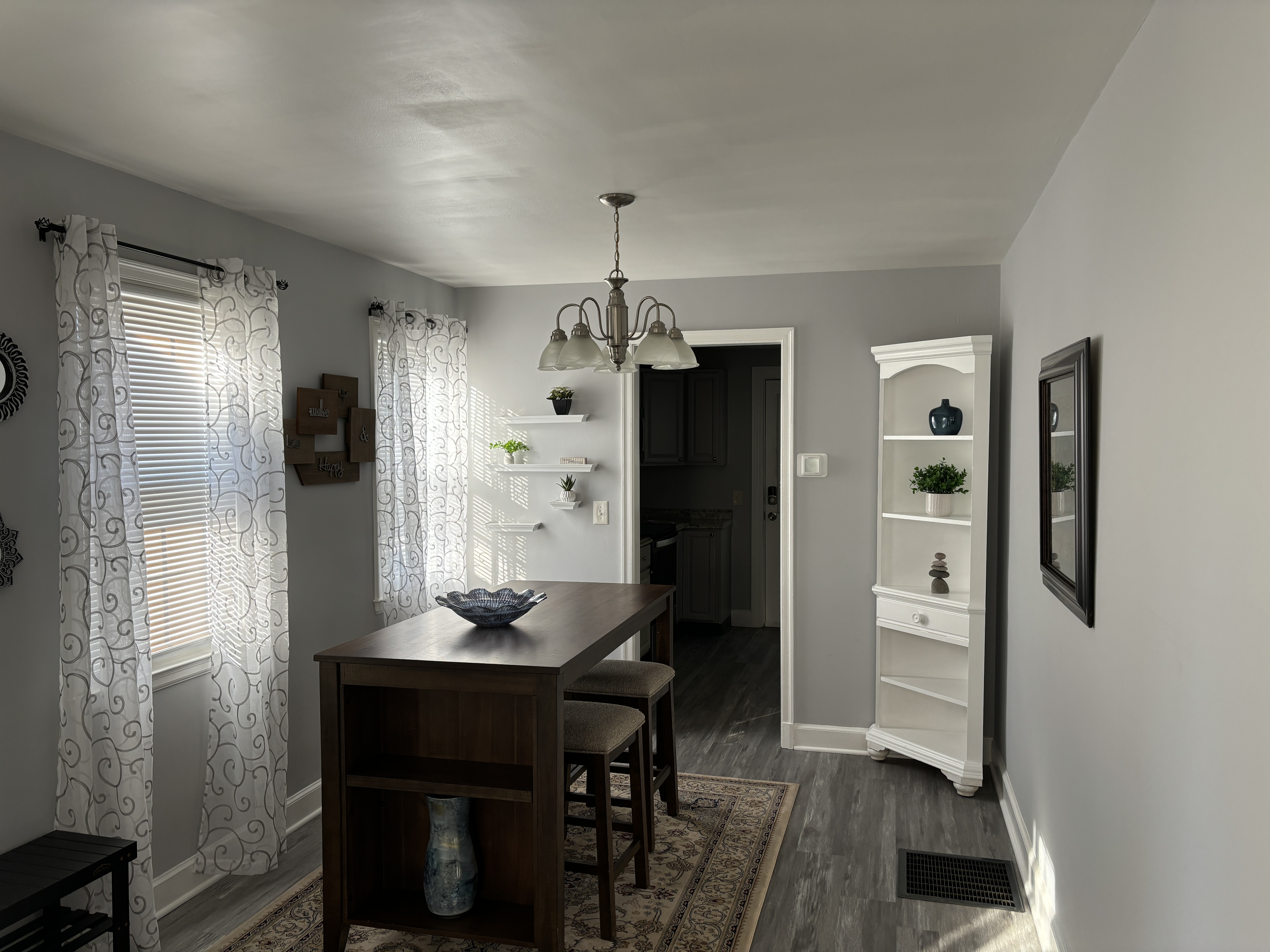 Completely renovate 3 bedroom furnished house photo 2