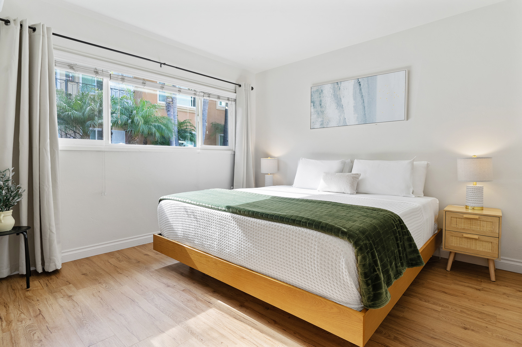 Renovated 2BR AC Free Off-street Parking Near All photo 5