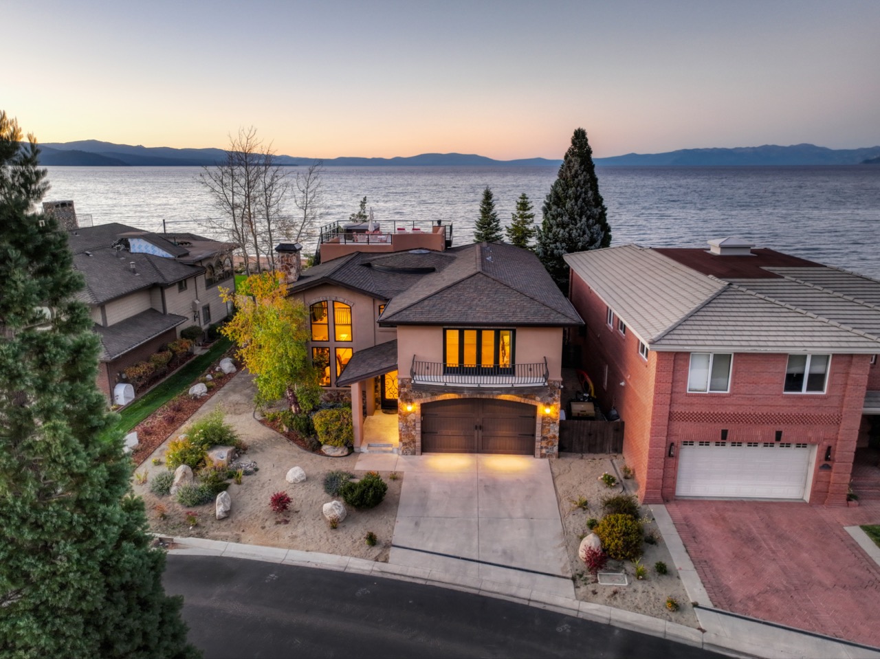 Lake Tahoe Beachfront Villa: Rooftop Hot Tub/Dock! photo 2