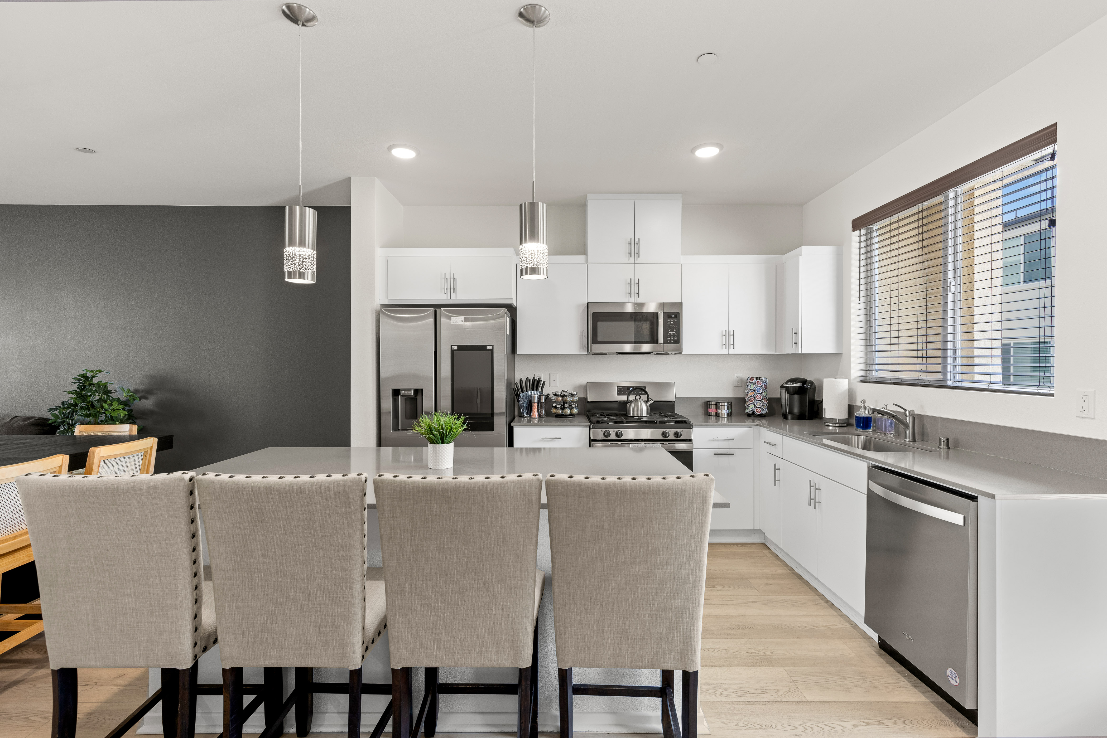 Retreat w/ EV Charger Pool, Gym, Workspace + More photo 4