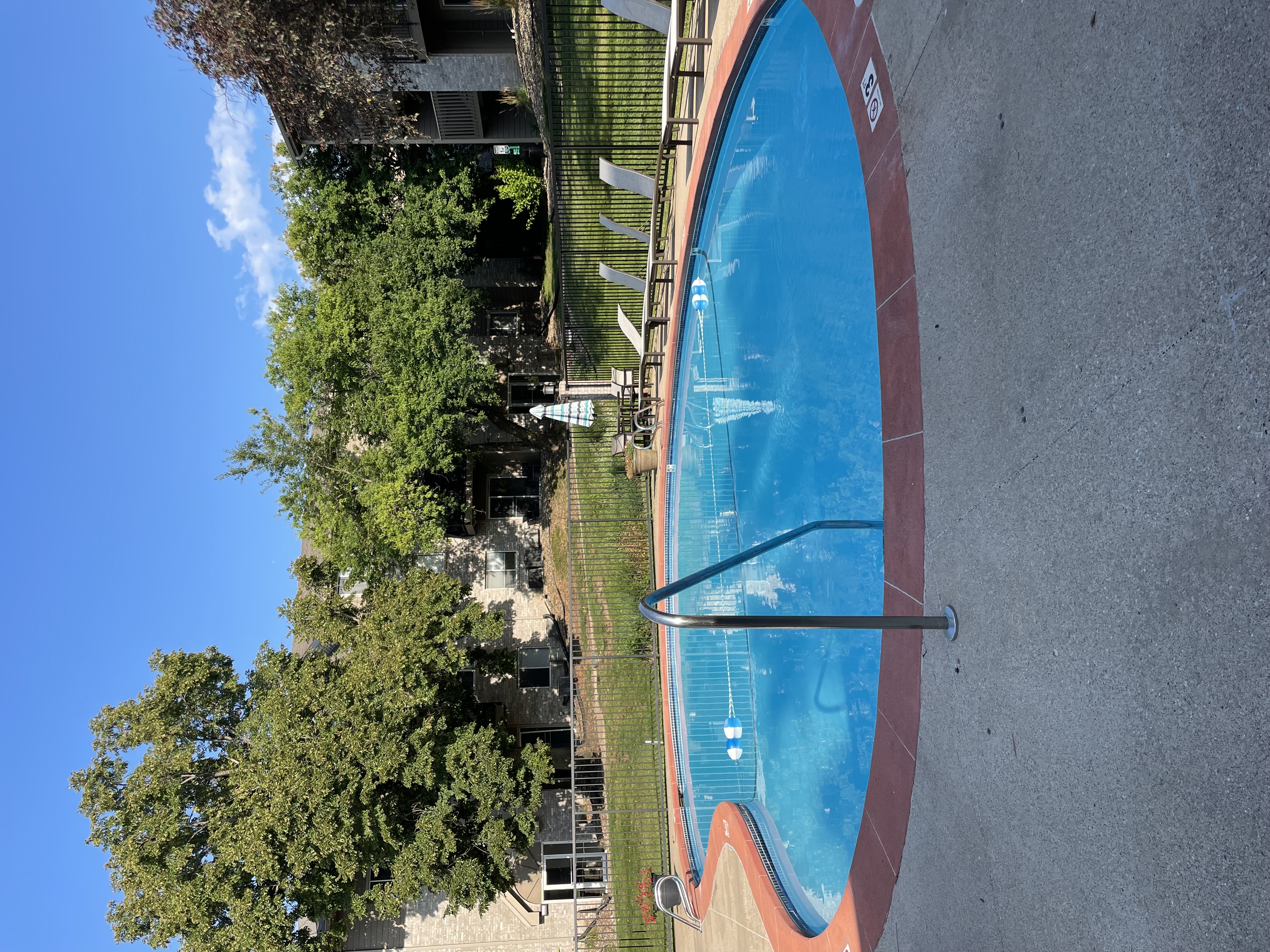 Spacious One Bedroom Apartment, 10 Min to Downtown photo 4