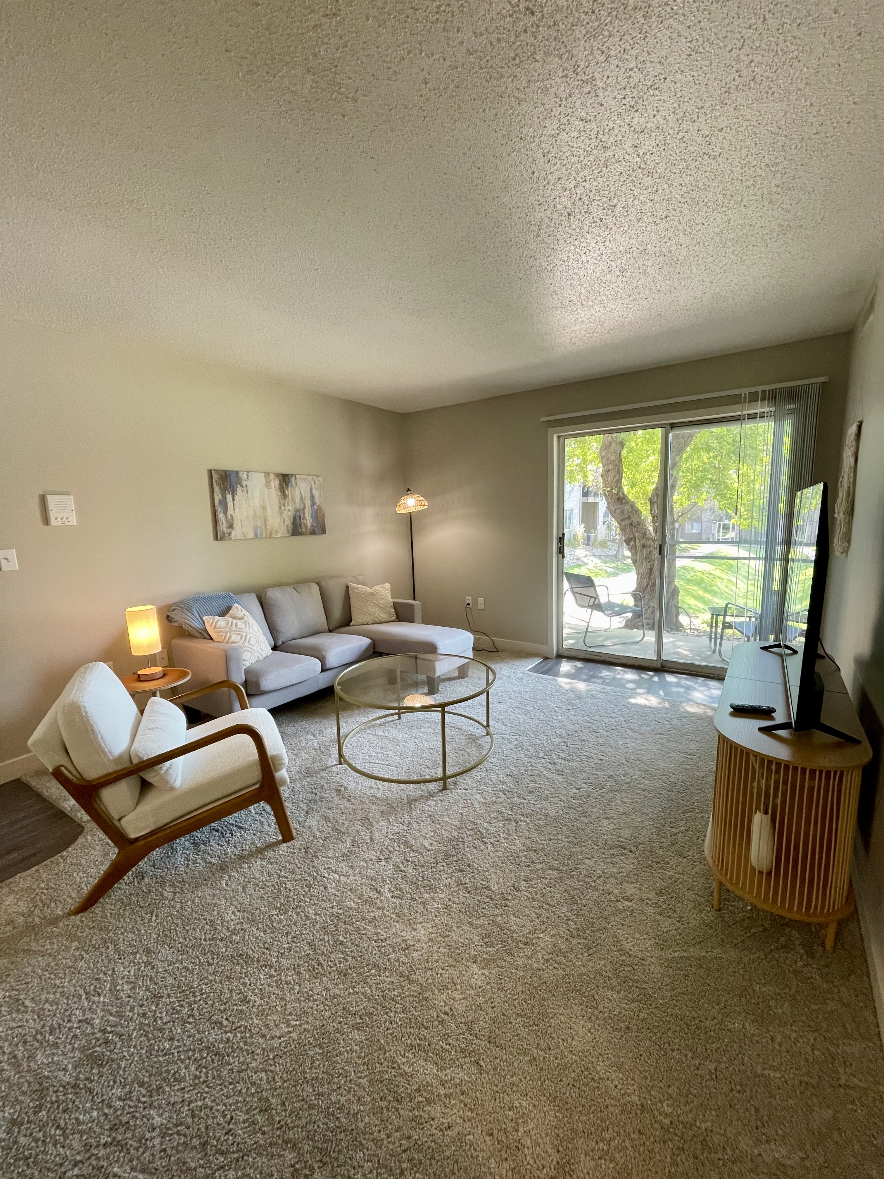 Spacious One Bedroom Apartment, 10 Min to Downtown photo 3