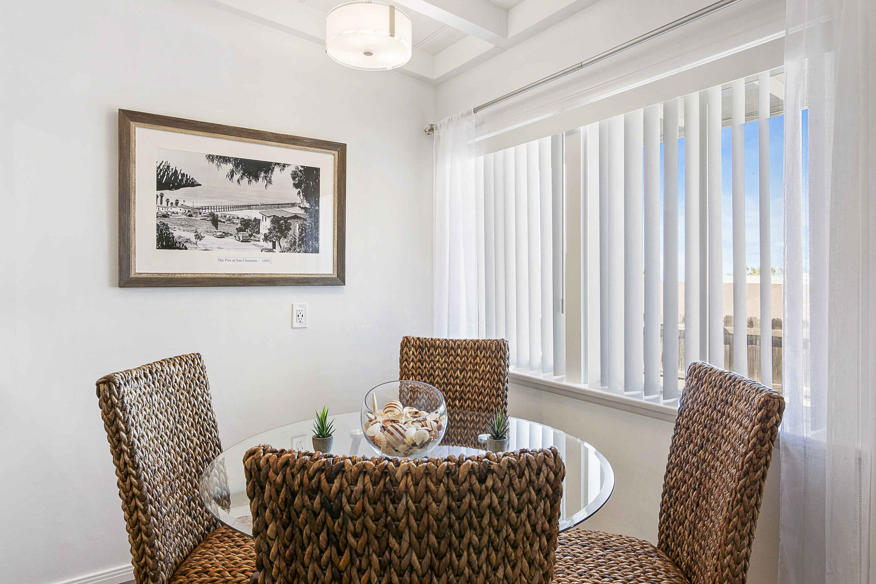 Gorgeous Retreat Close to Beach and Downtown photo 2