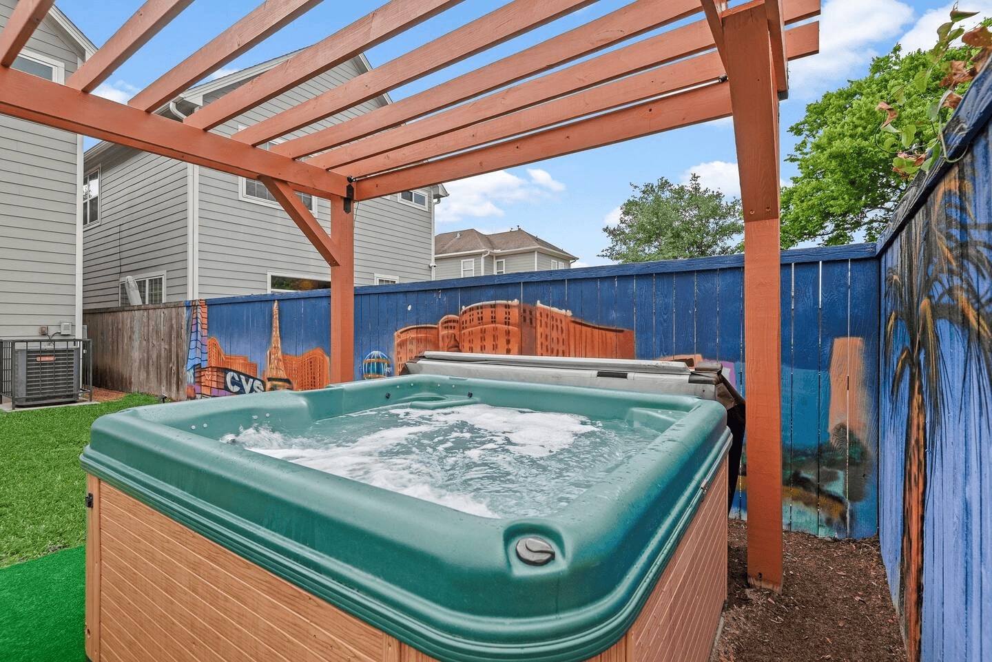 Vibrant 3 Bed 2.5 Bath Home w/ Hot Tub photo 3