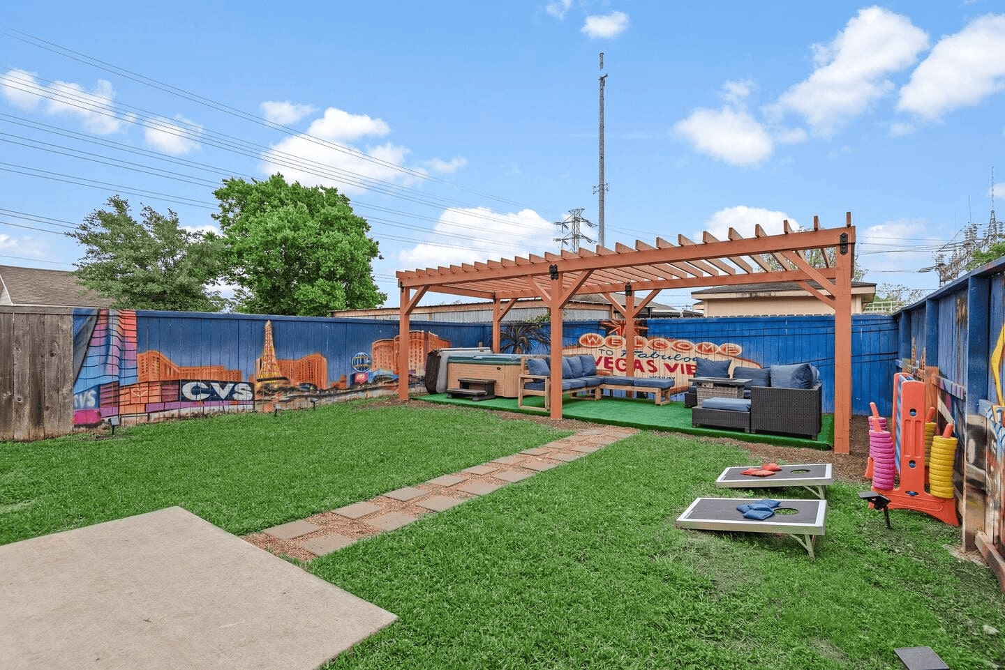 Vibrant 3 Bed 2.5 Bath Home w/ Hot Tub photo 2