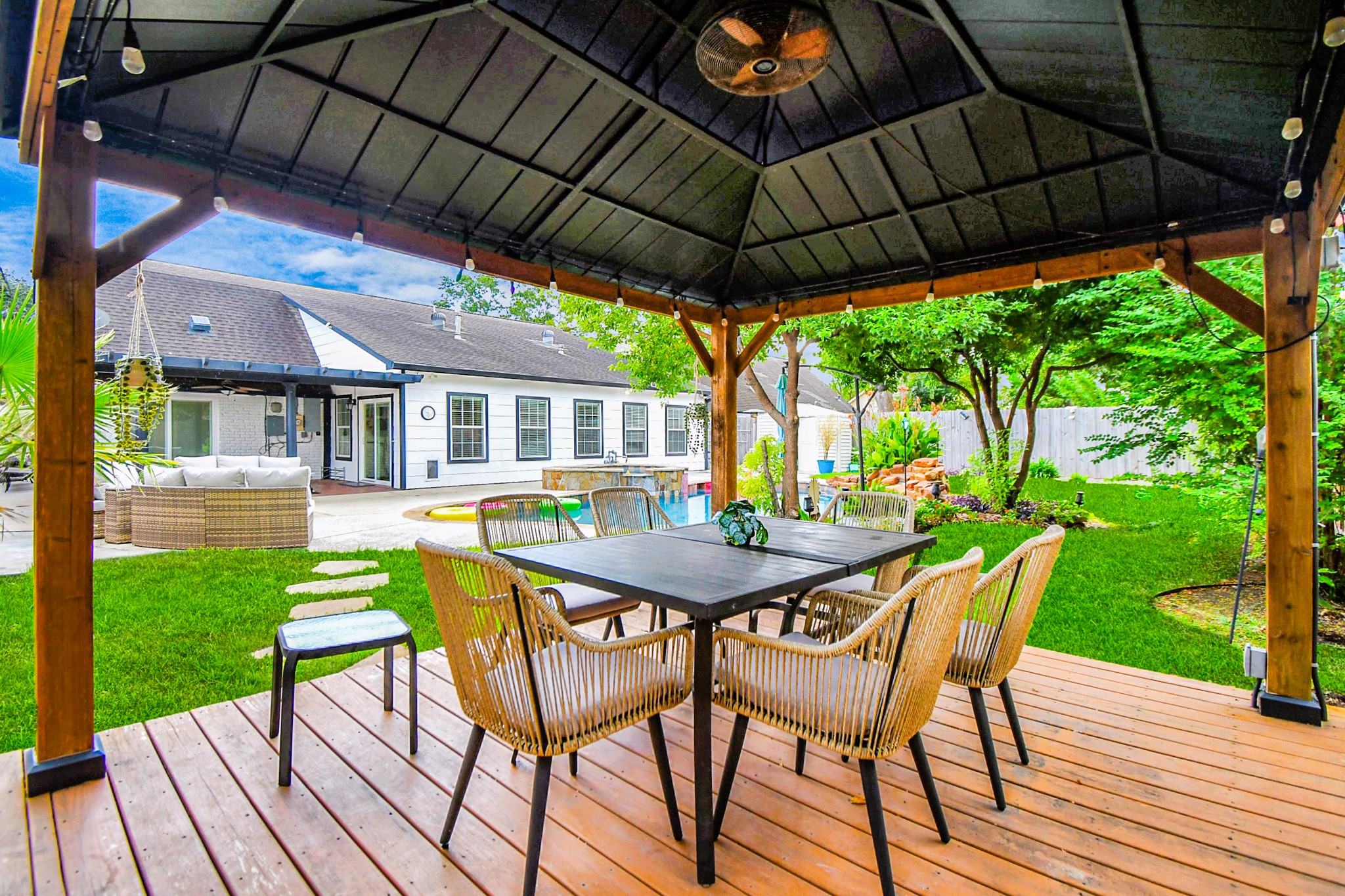Stunning Haven - Heated Pool & Game Room photo 5