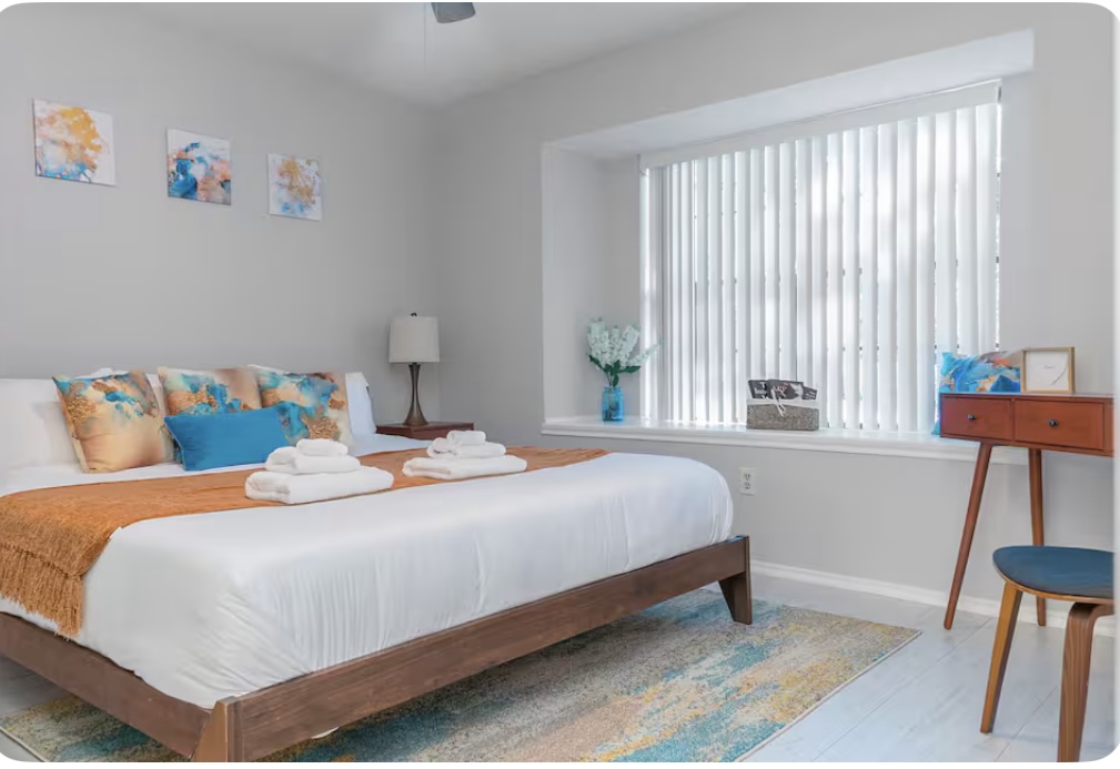Serene Bohemian Manor| Family Retreat|4bd 2.5ba photo 4