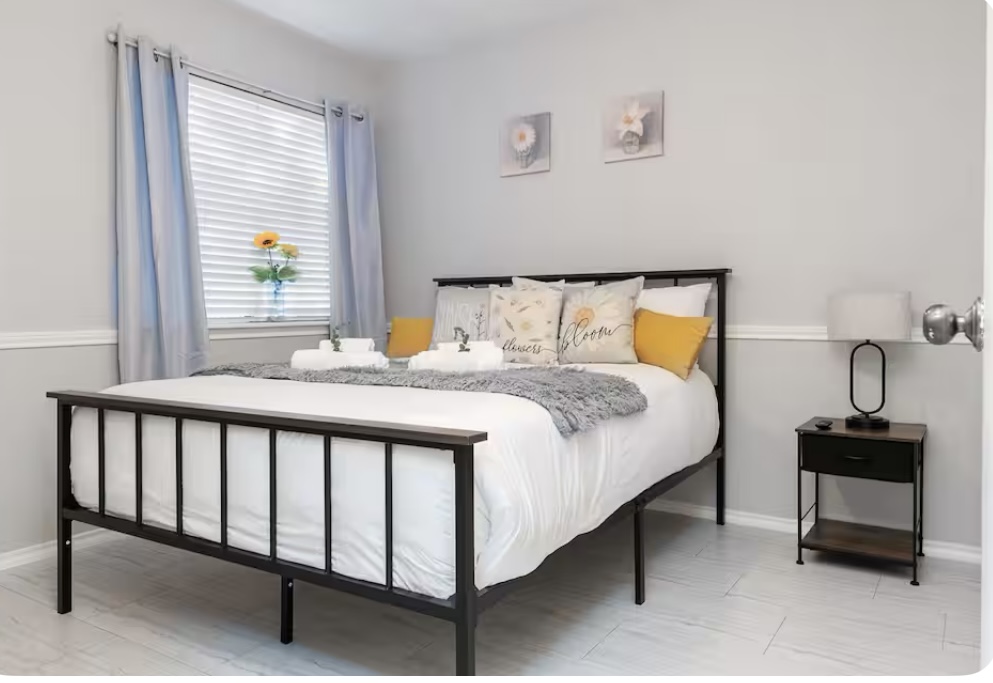 Serene Bohemian Manor| Family Retreat|4bd 2.5ba photo 5