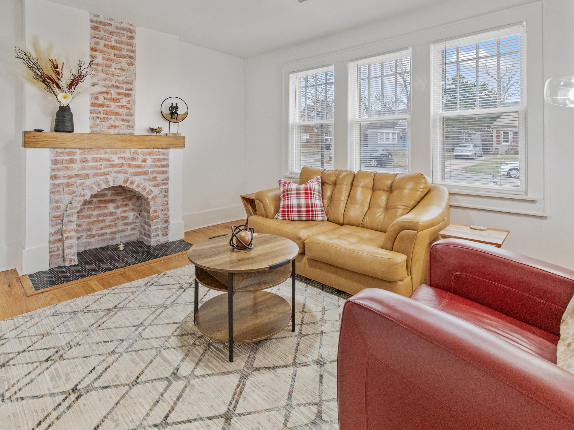 Newly Renovated Modern Charm photo 2