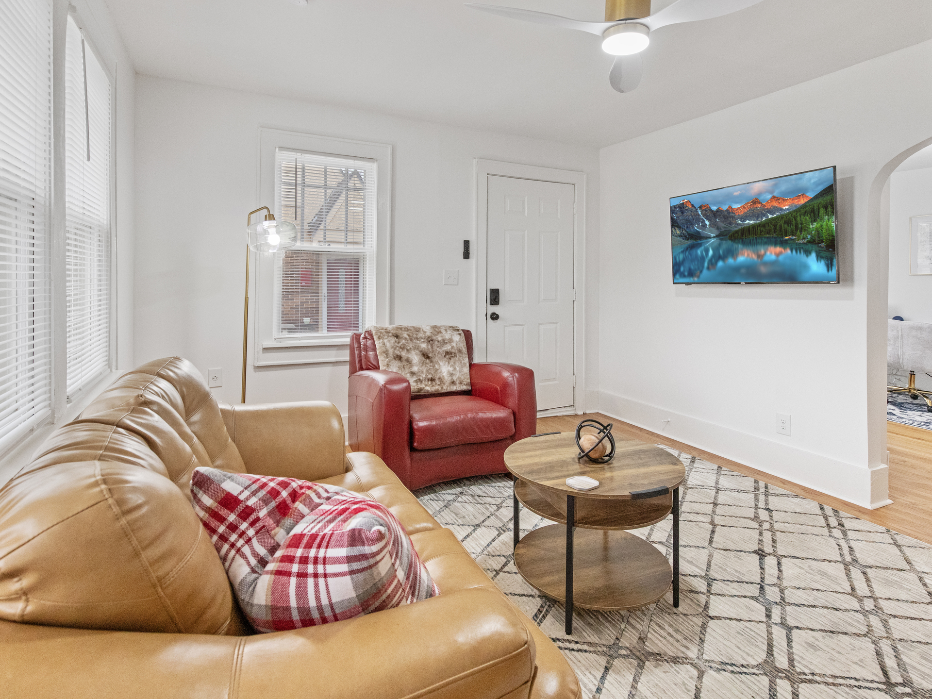 Newly Renovated Modern Charm photo 3